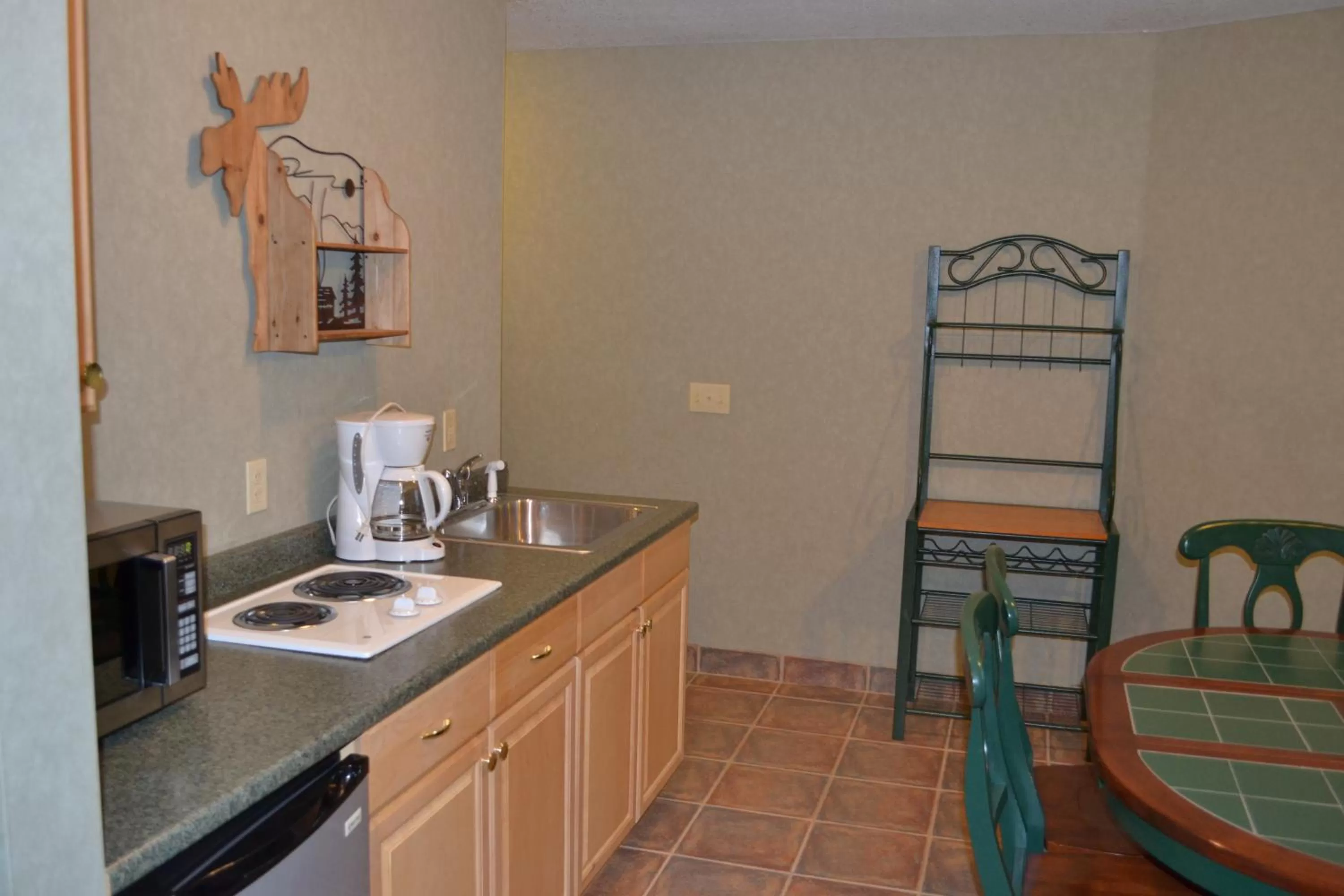 Kitchen or kitchenette in Crooked River Lodge