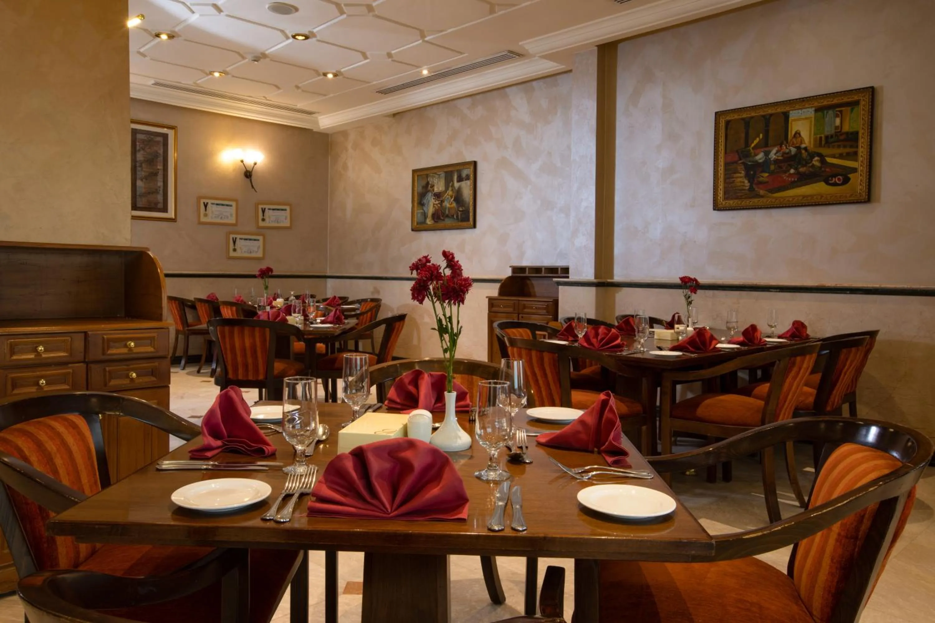 Restaurant/places to eat in Bristol Hotel