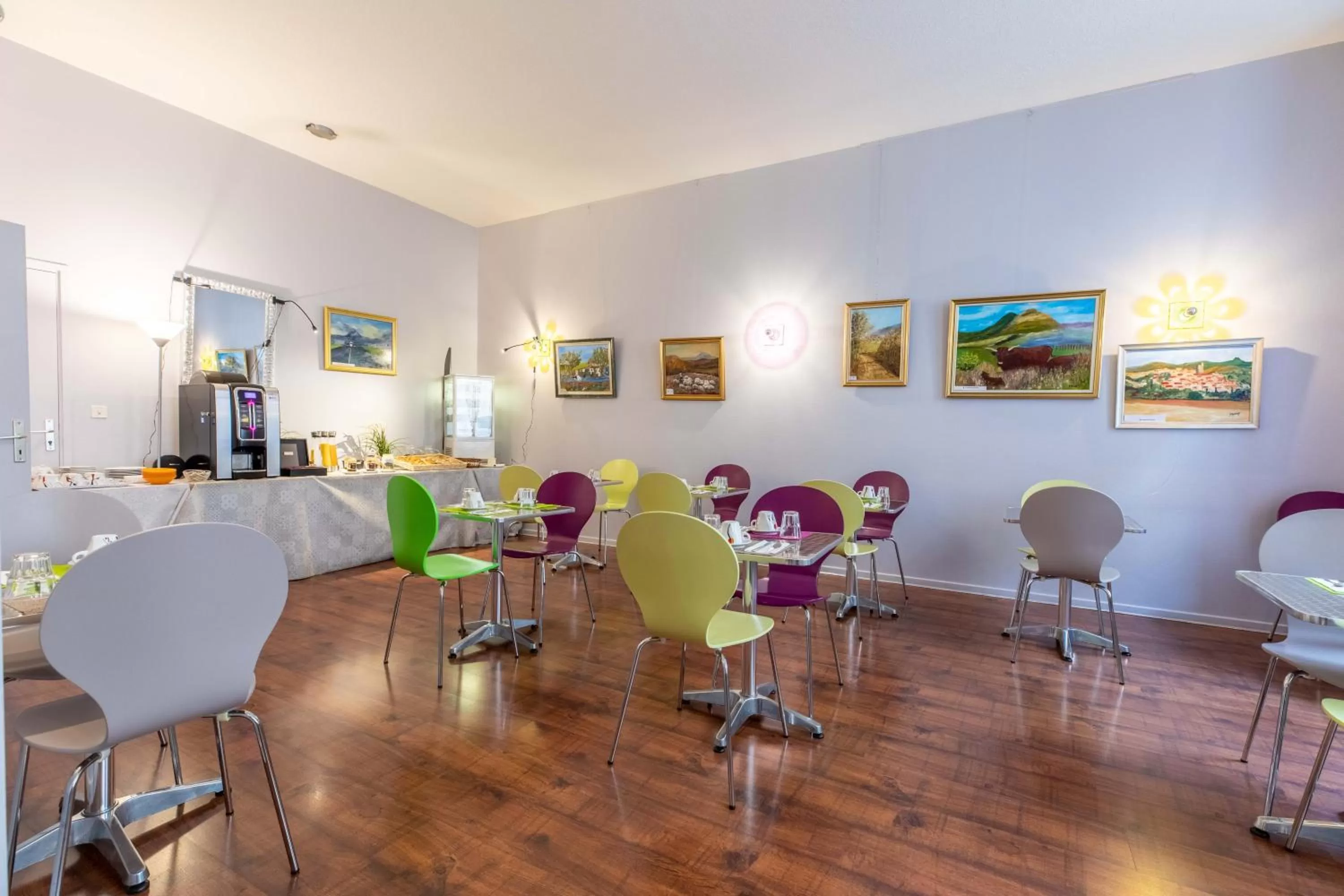 Breakfast in CIT'HÔTEL LE DAV Clermont-Ferrand Centre