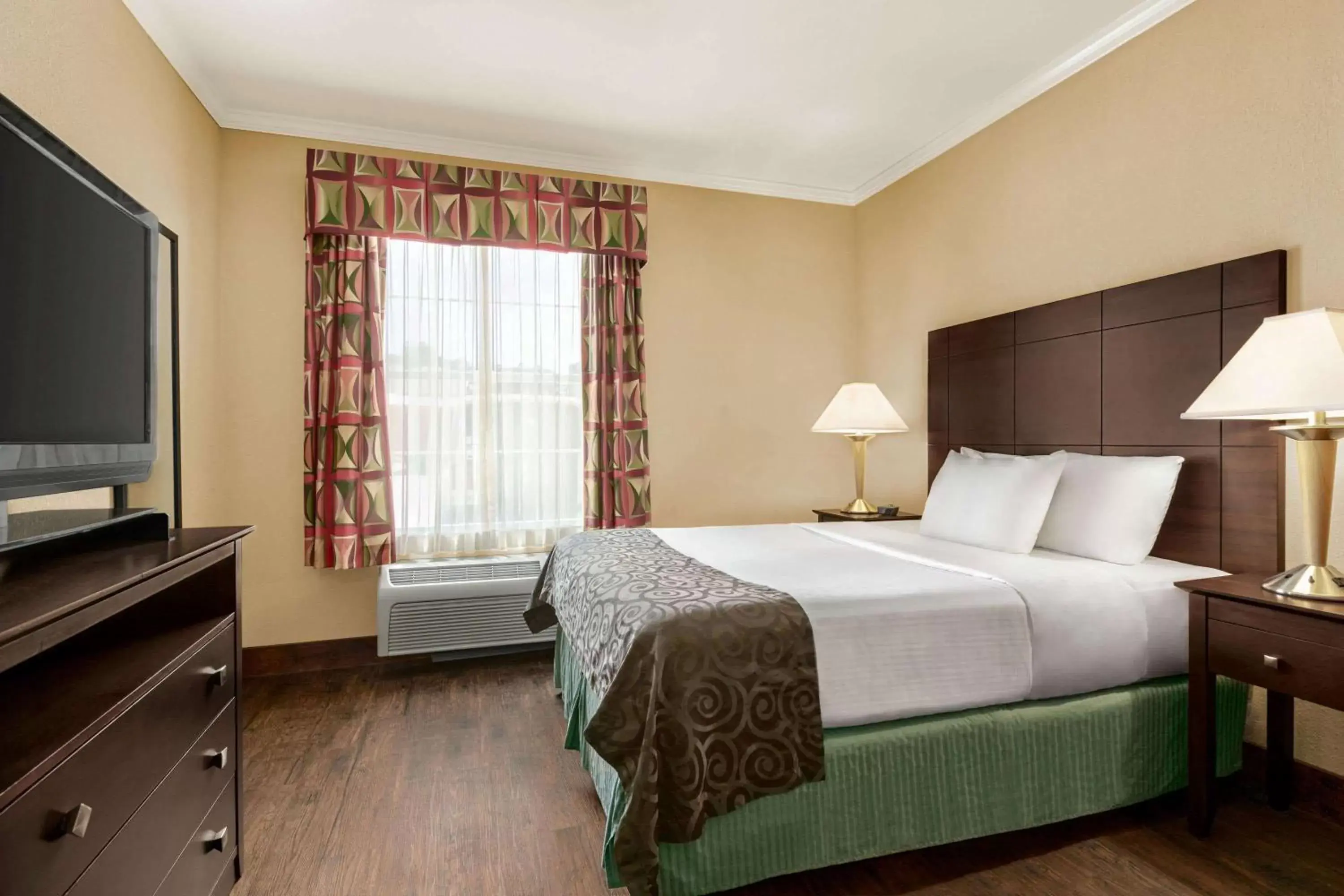 Queen Suite - Disability Access - Non-Smoking in Baymont by Wyndham Prince George Fort Gregg-Adams Queen Suite - Disability Access - Non-Smoking in Baymont by Wyndham Prince George Fort Gregg-Adams