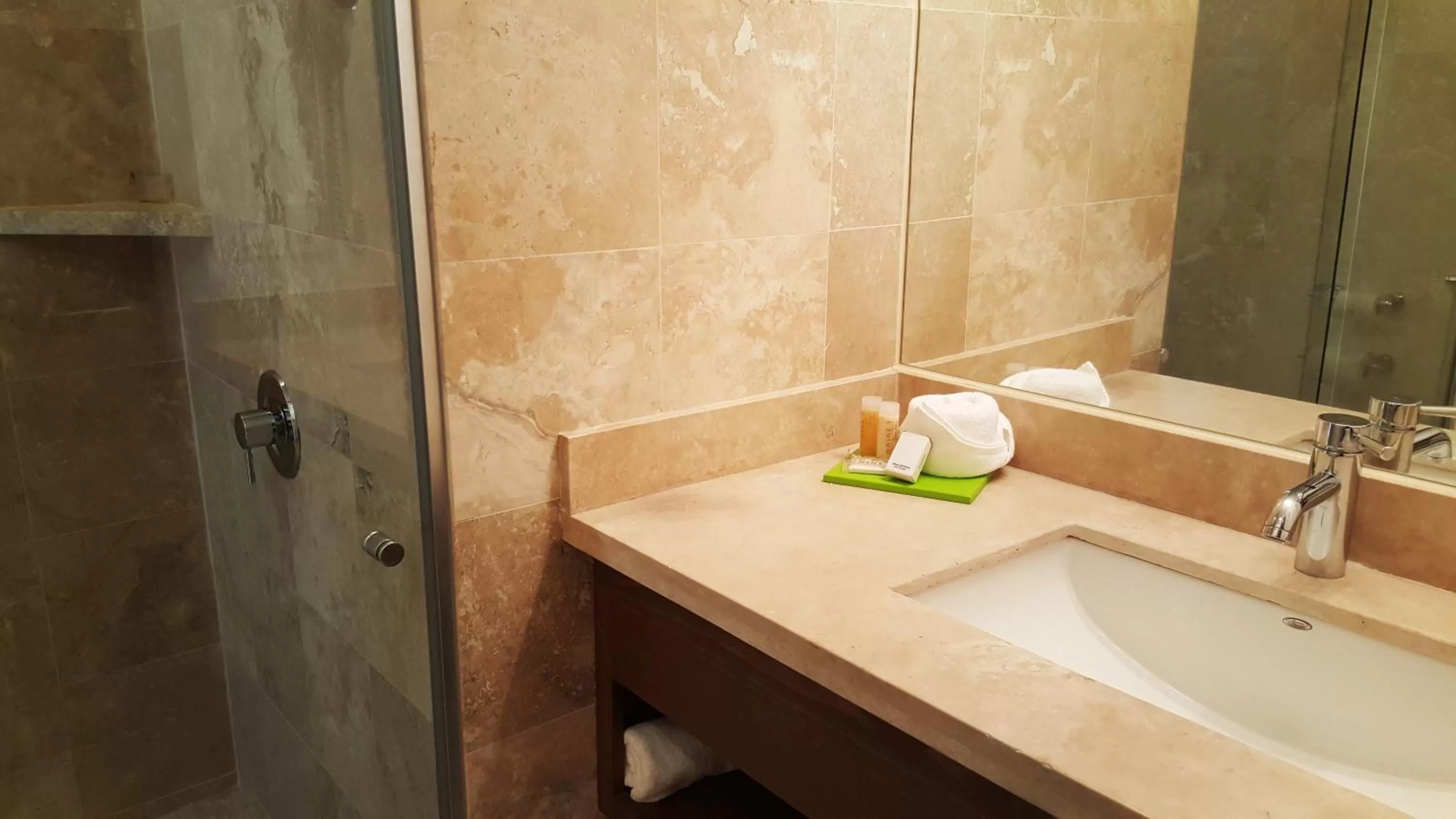 Bathroom in Hotel Catedral La Paz