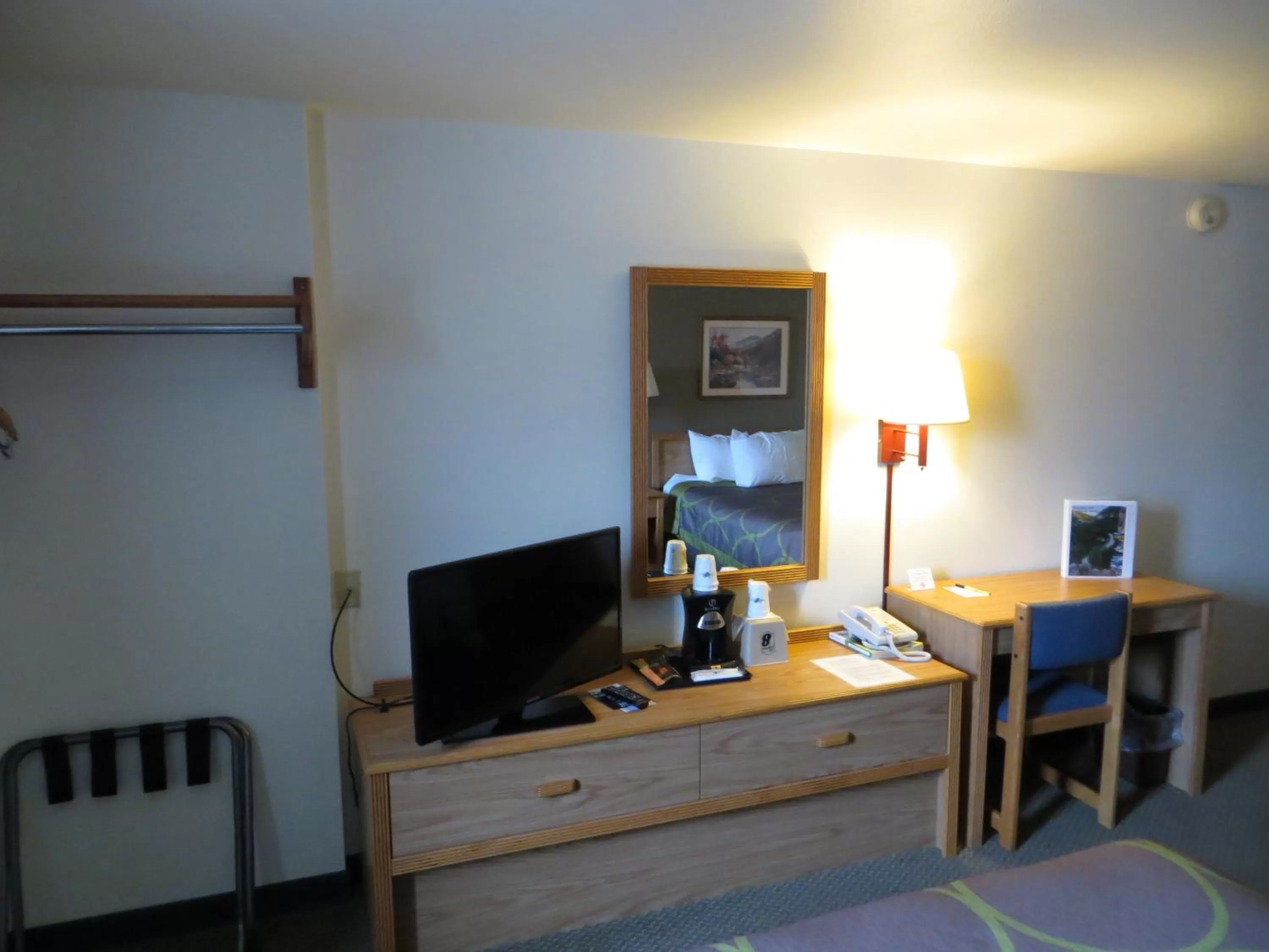 TV and multimedia in Super 8 by Wyndham Spearfish