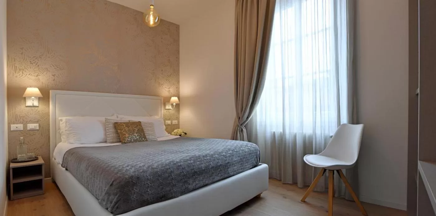 Photo of the whole room, Bed in Lainez Rooms & Suites