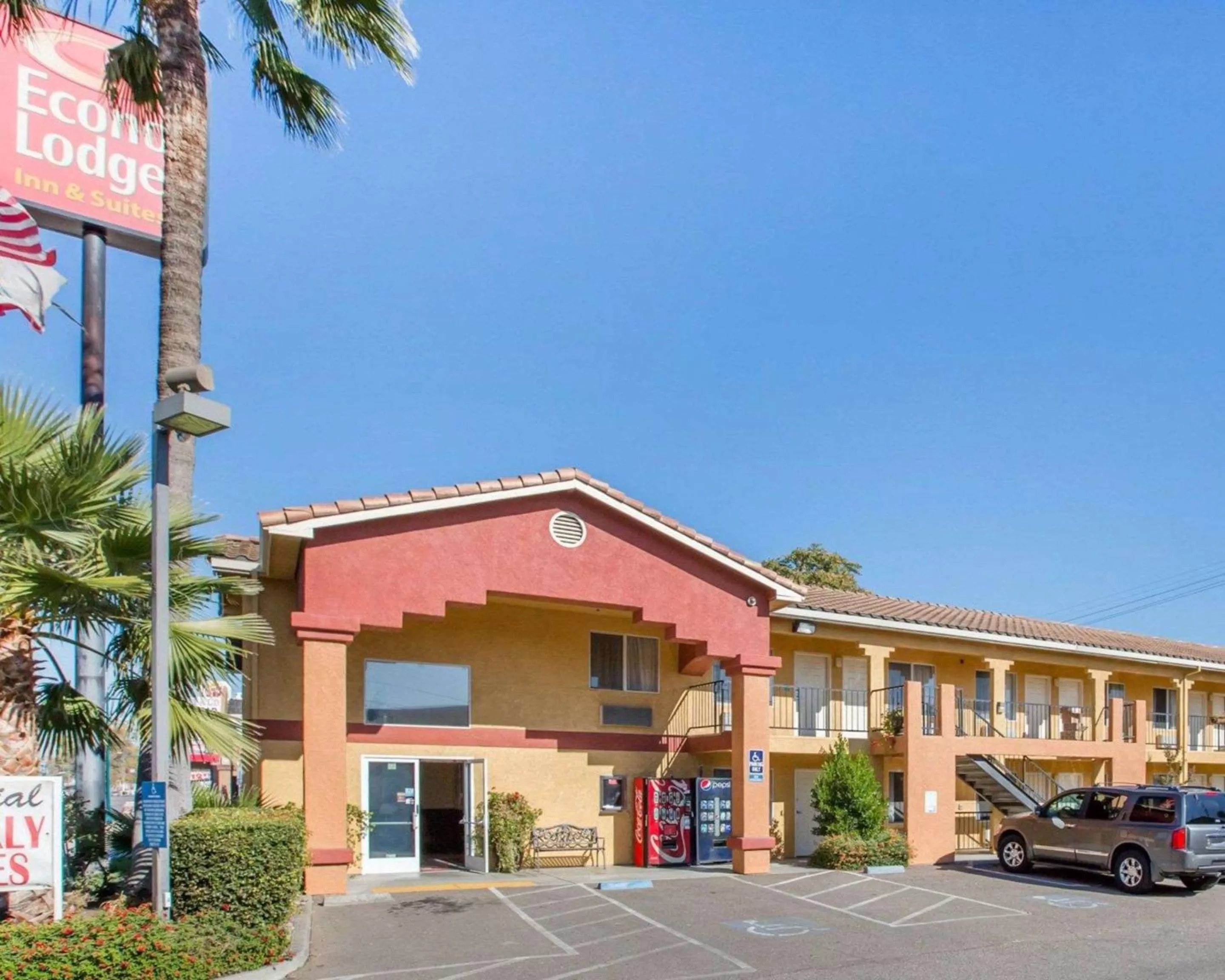 Property building in Econo Lodge Inn & Suites Lodi - Wine Country Area