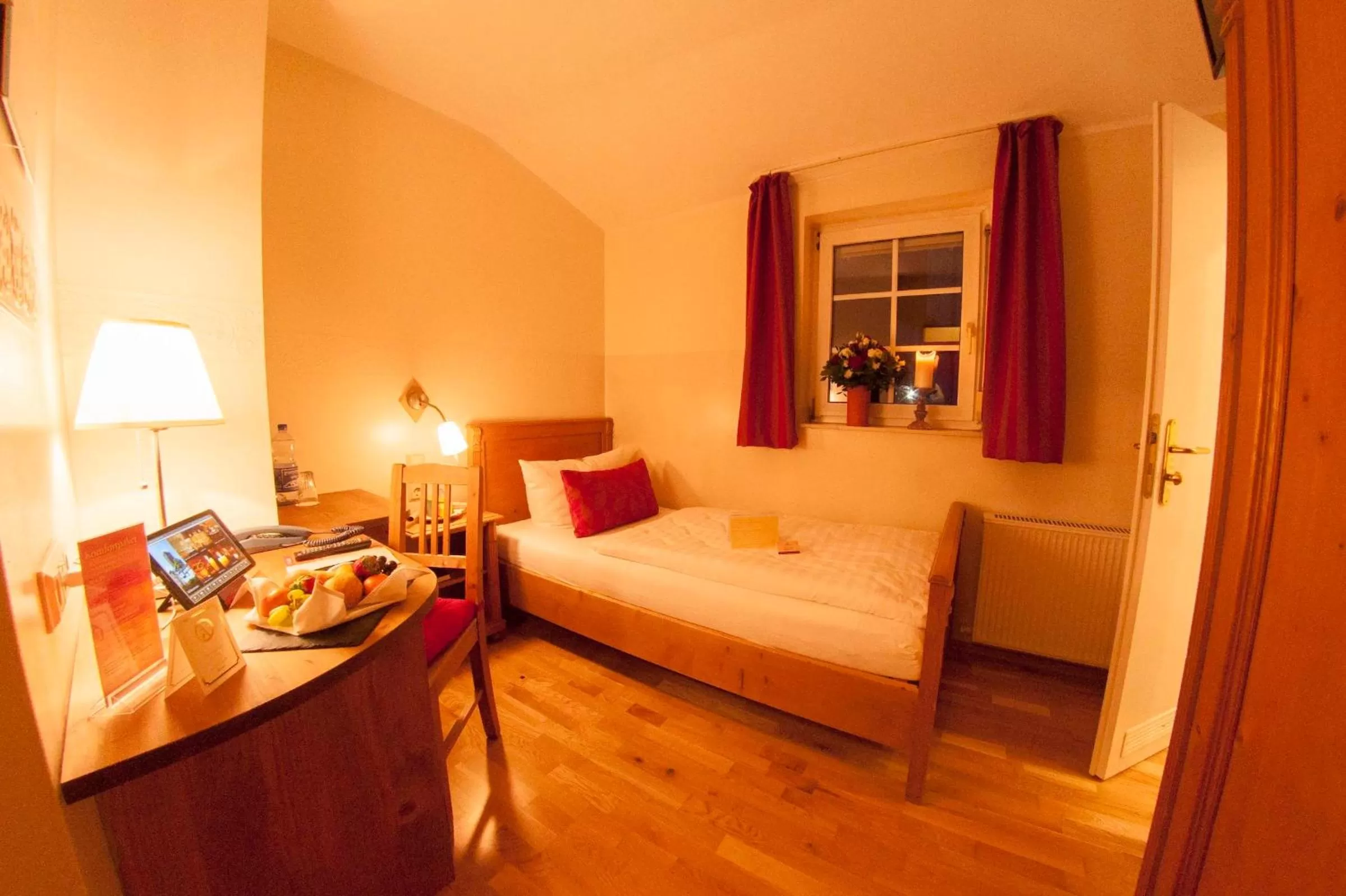 Photo of the whole room, Bed in Ringhotel Lutherhotel Eisenacher Hof