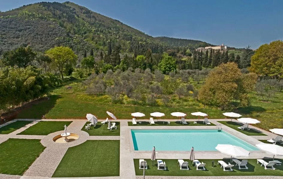 Swimming pool in Hotel Villa Cheli