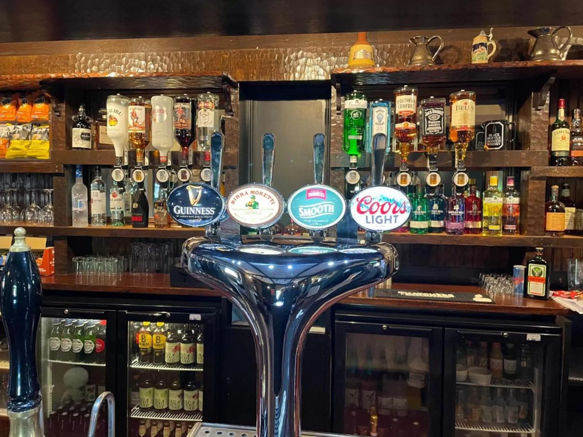 Property building, Lounge/Bar in The White Swan Deighton