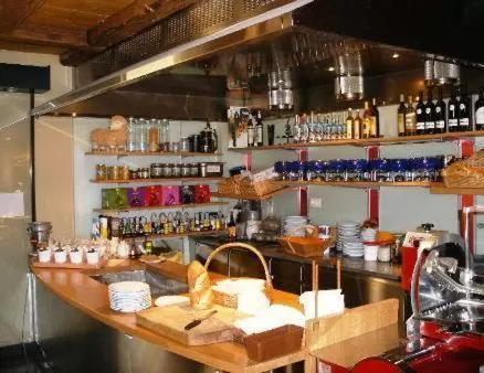 Lounge or bar in Chez Gilles hôtel resto bar SA