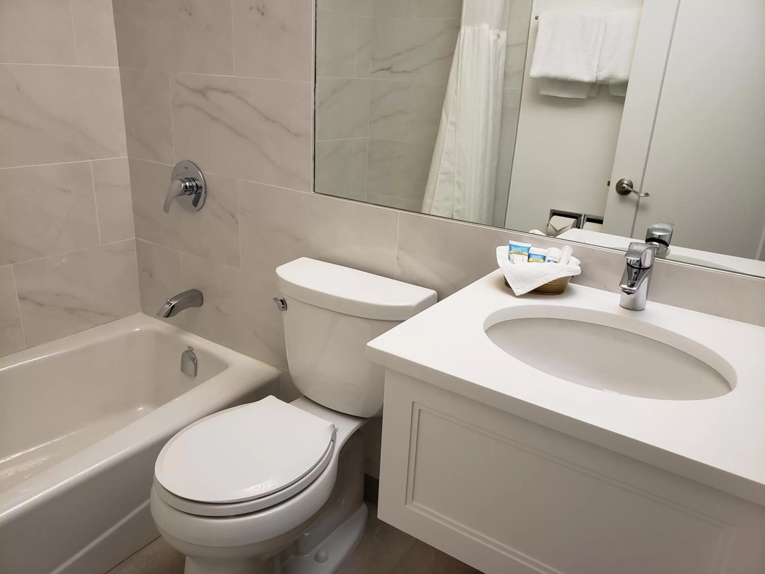 Bathroom in Arbutus Inn