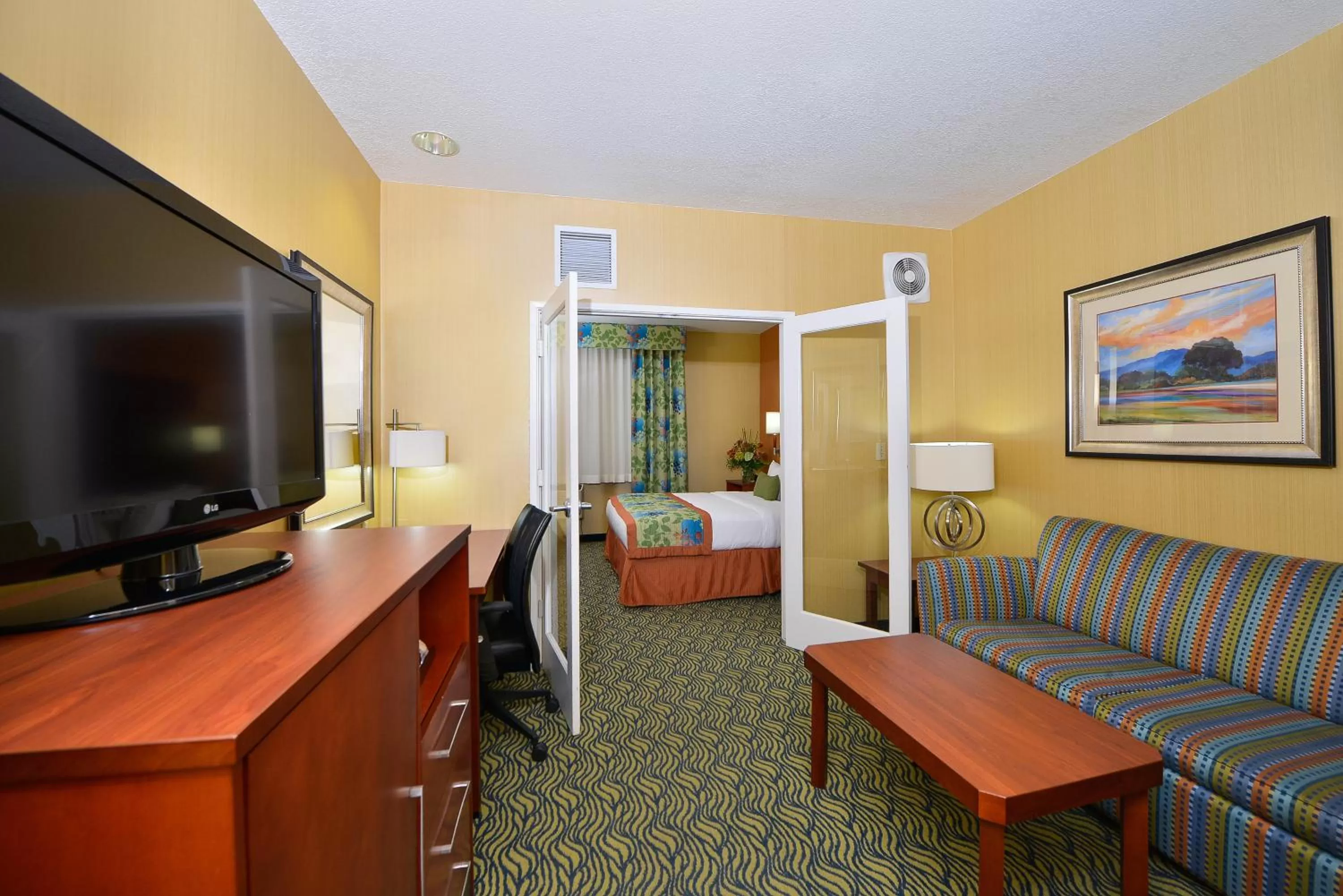 King Suite with Sofa Bed - Non-Smoking in Best Western PLUS Fresno Inn