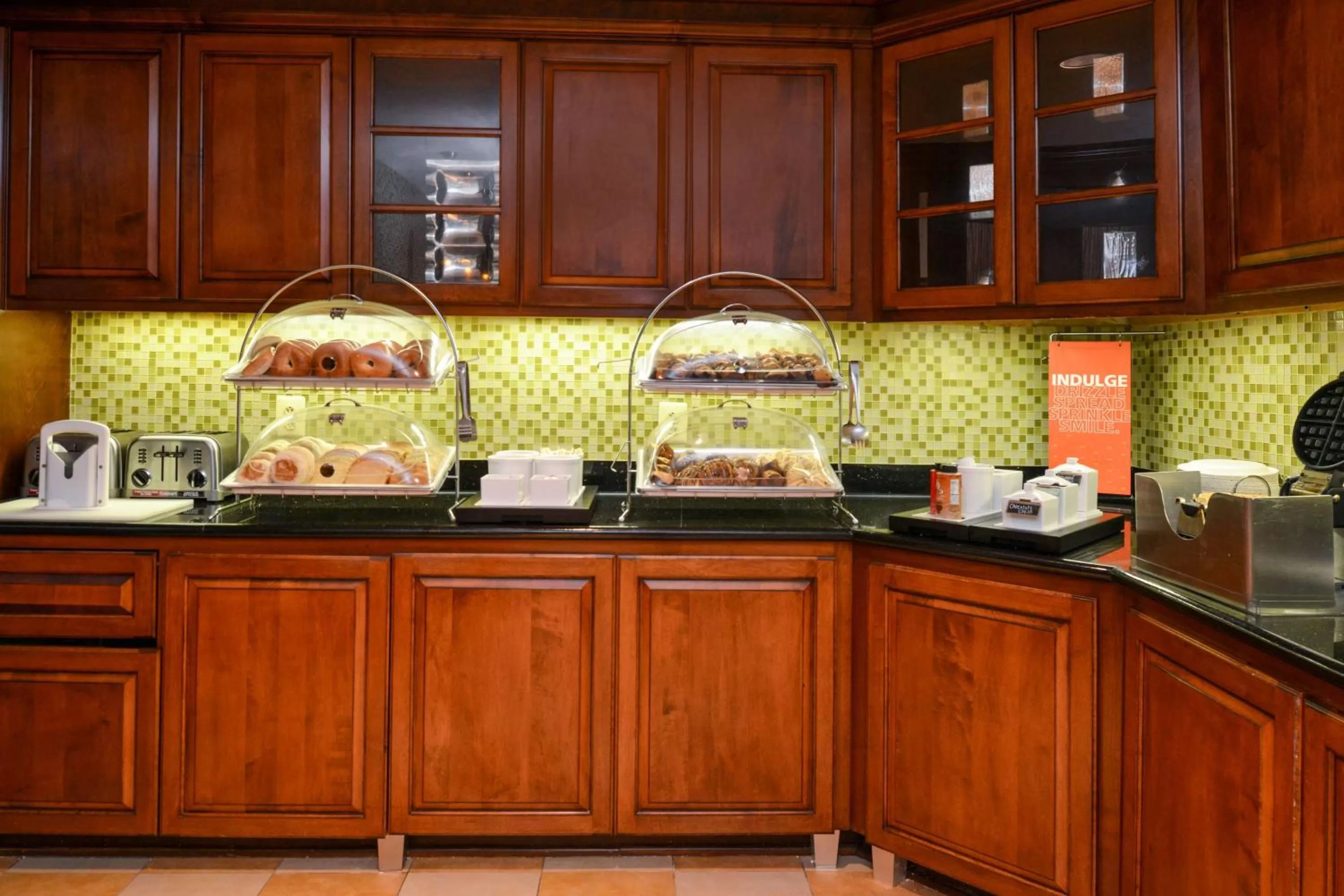 Breakfast in Hampton Inn and Suites Fredericksburg South