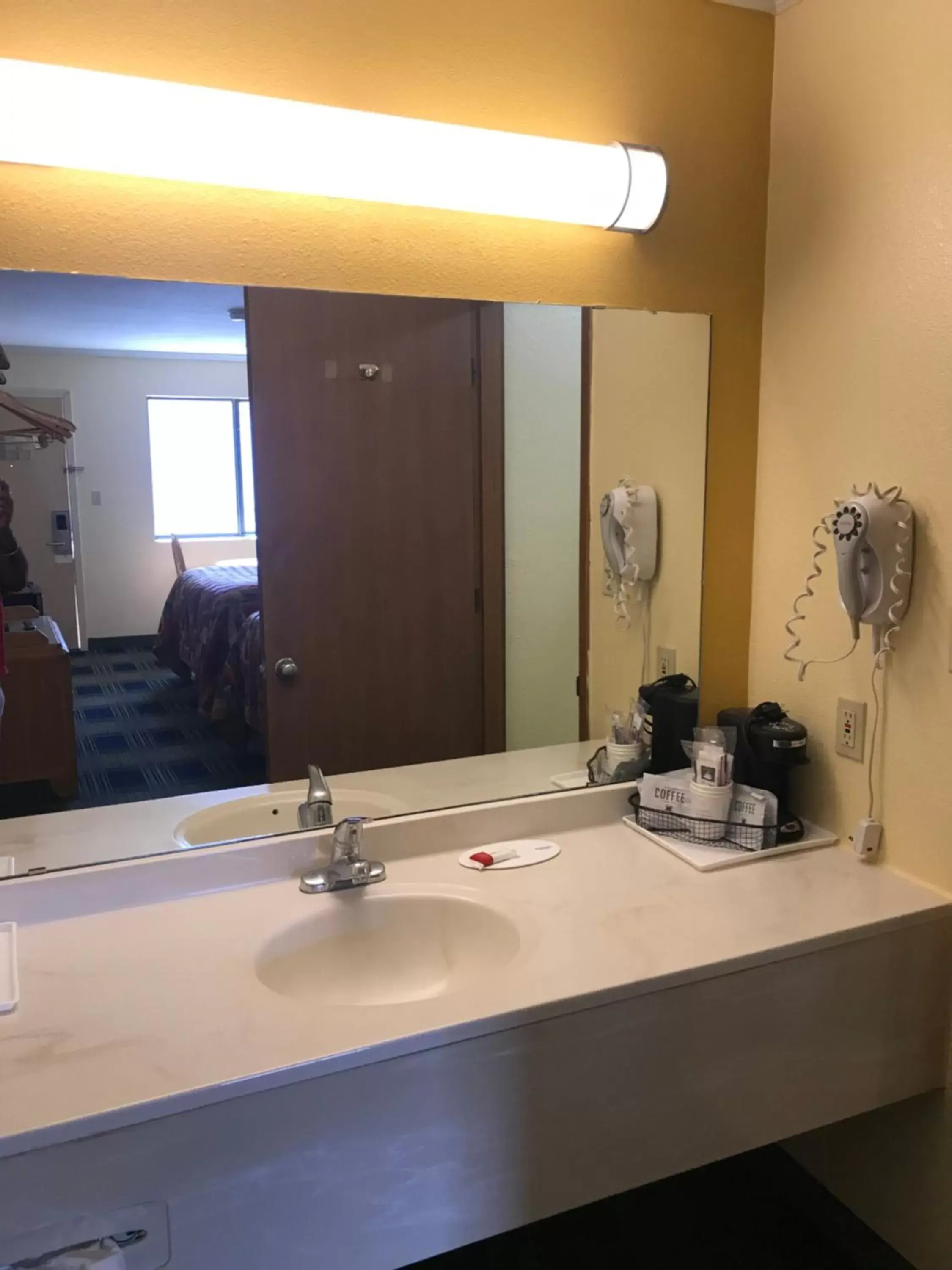 King Room - Non-Smoking in Days Inn by Wyndham Alamogordo White Sands King Room - Non-Smoking in Days Inn by Wyndham Alamogordo White Sands