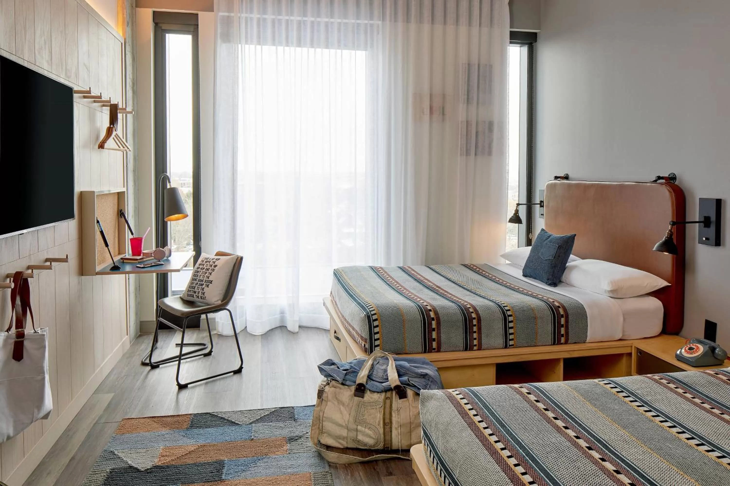 Photo of the whole room, Bed in Moxy Columbus Short North