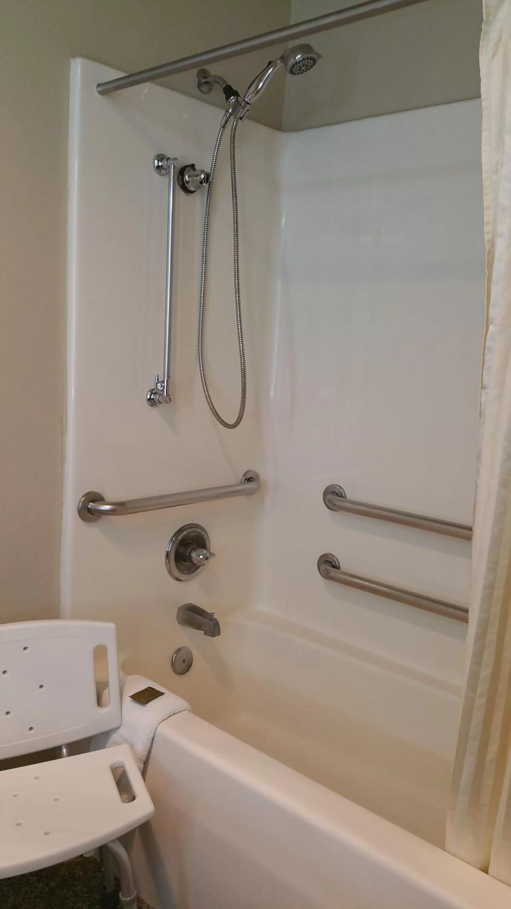 Bathroom in Cedars Inn