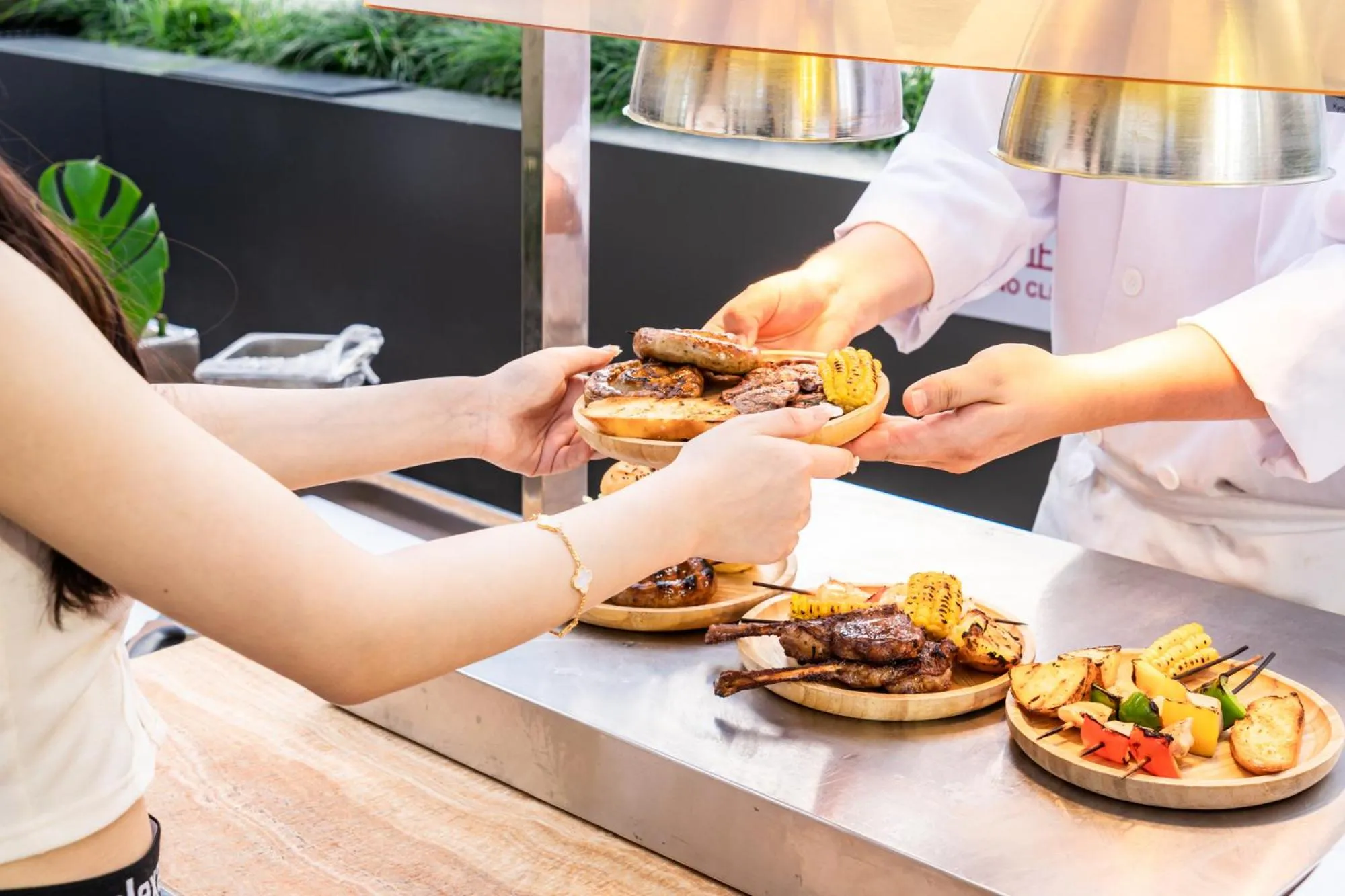 Restaurant/places to eat in Radisson Collection Hotel, Yangtze Shanghai