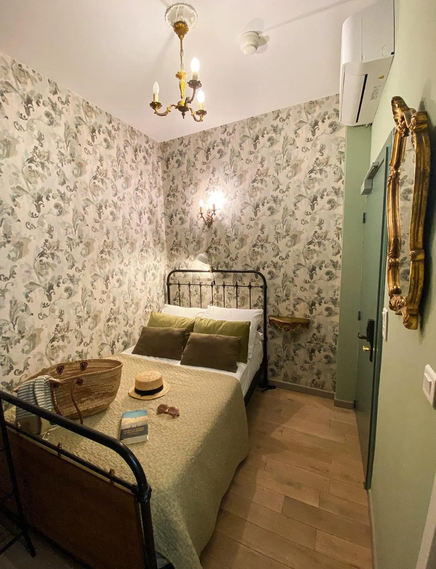 Photo of the whole room, Bed in Hotel Le Ponteil