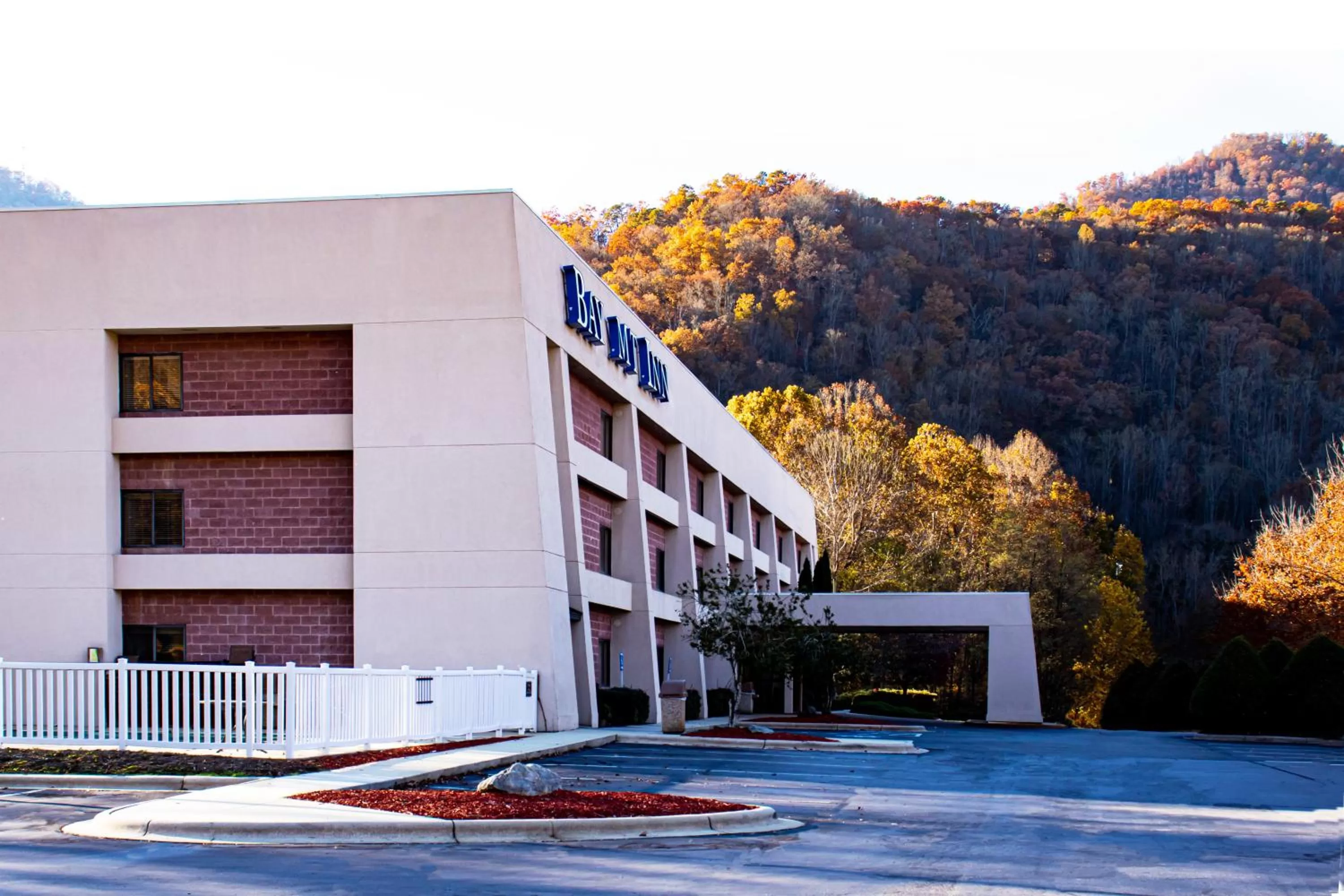 Property building in Bay Mountain Inn Cherokee Smoky Mountains
