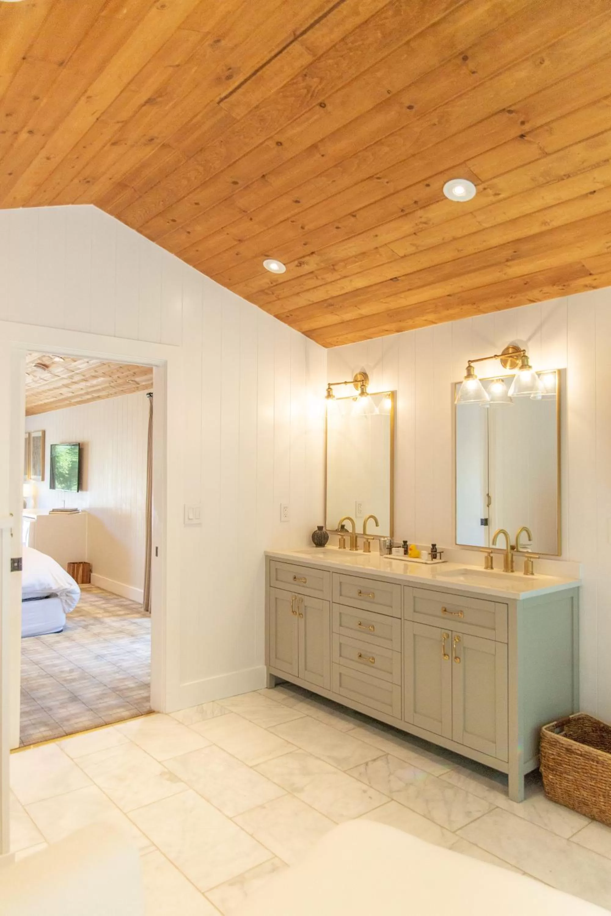 Bathroom, Bed in CALAMIGOS RANCH Resort & Spa