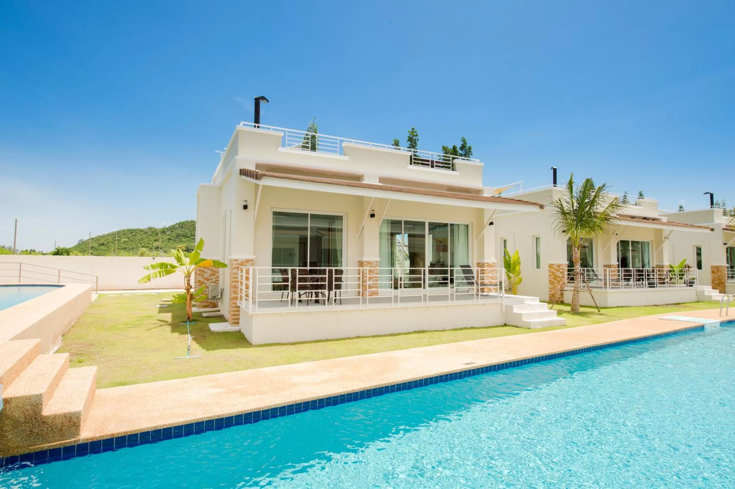 Property building in Oriental Beach Pearl Resort