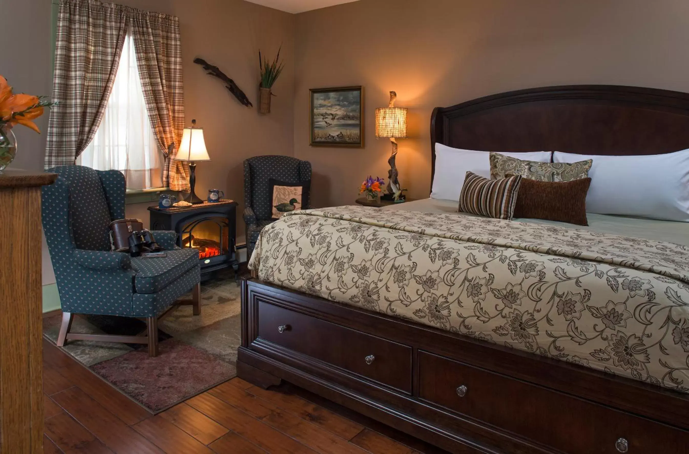 King Room in 1825 Inn Bed and Breakfast King Room in 1825 Inn Bed and Breakfast