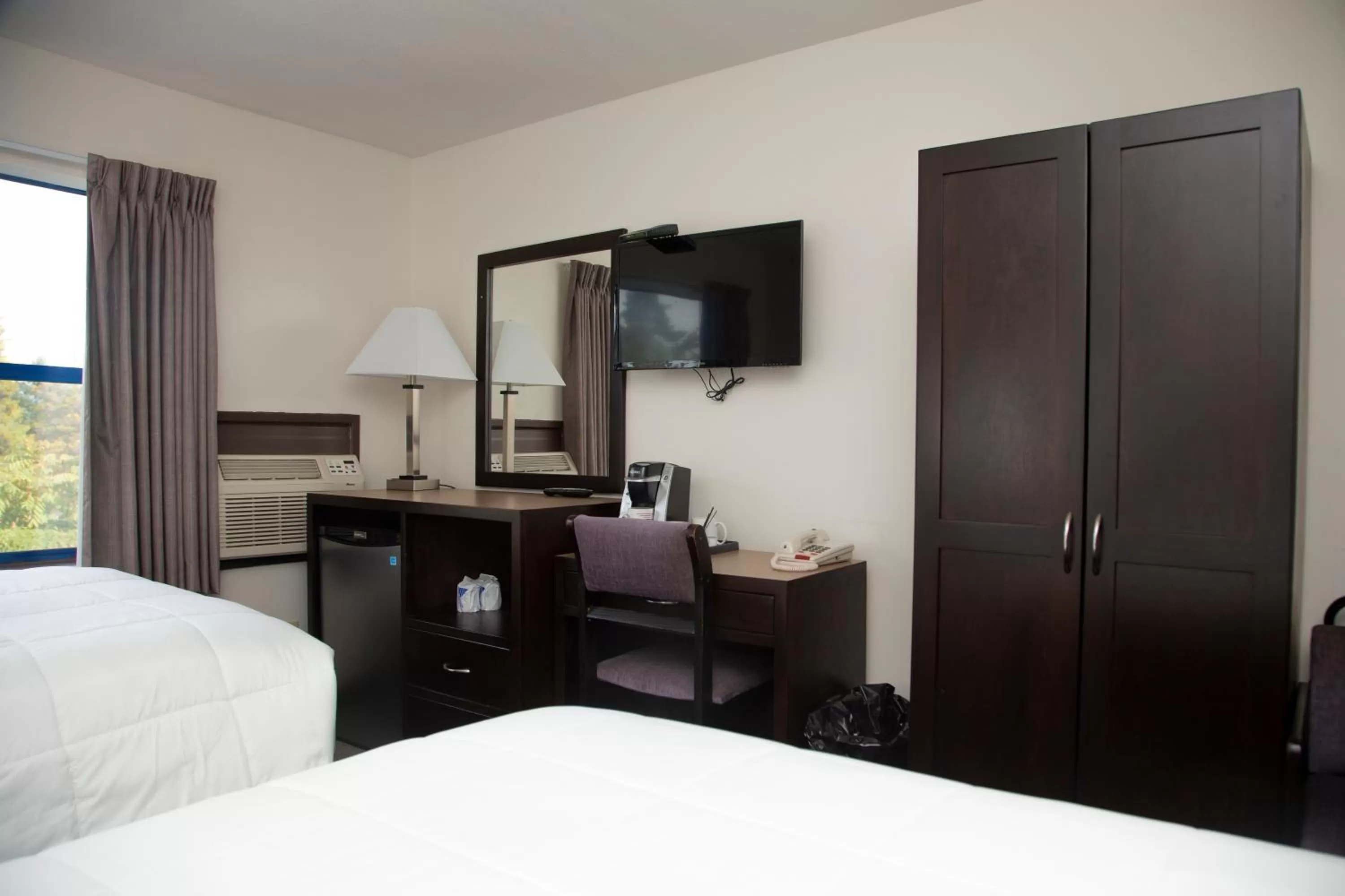 Bed in Happy Day Inn