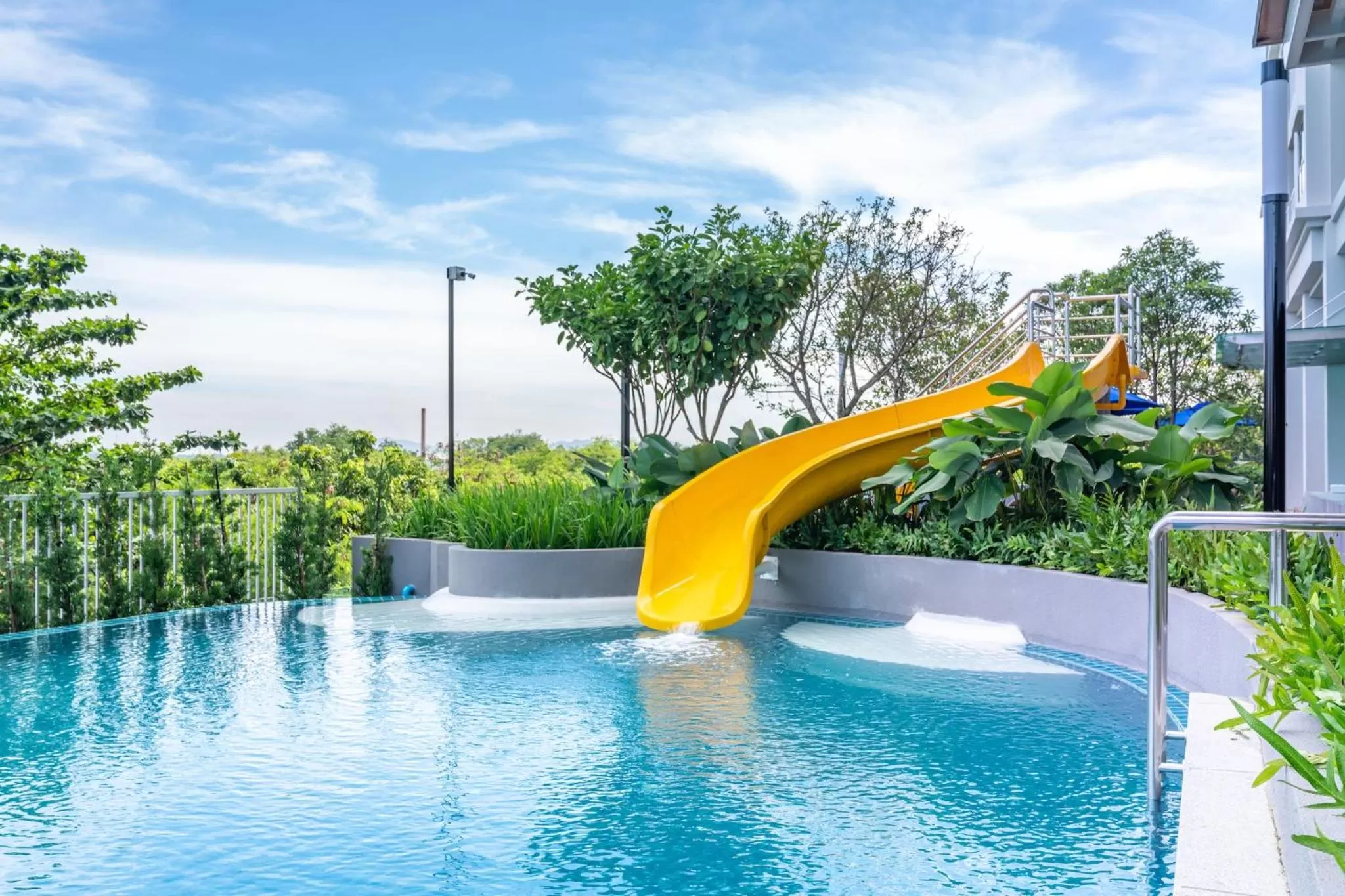 Swimming pool in Centre Point Prime Hotel Pattaya