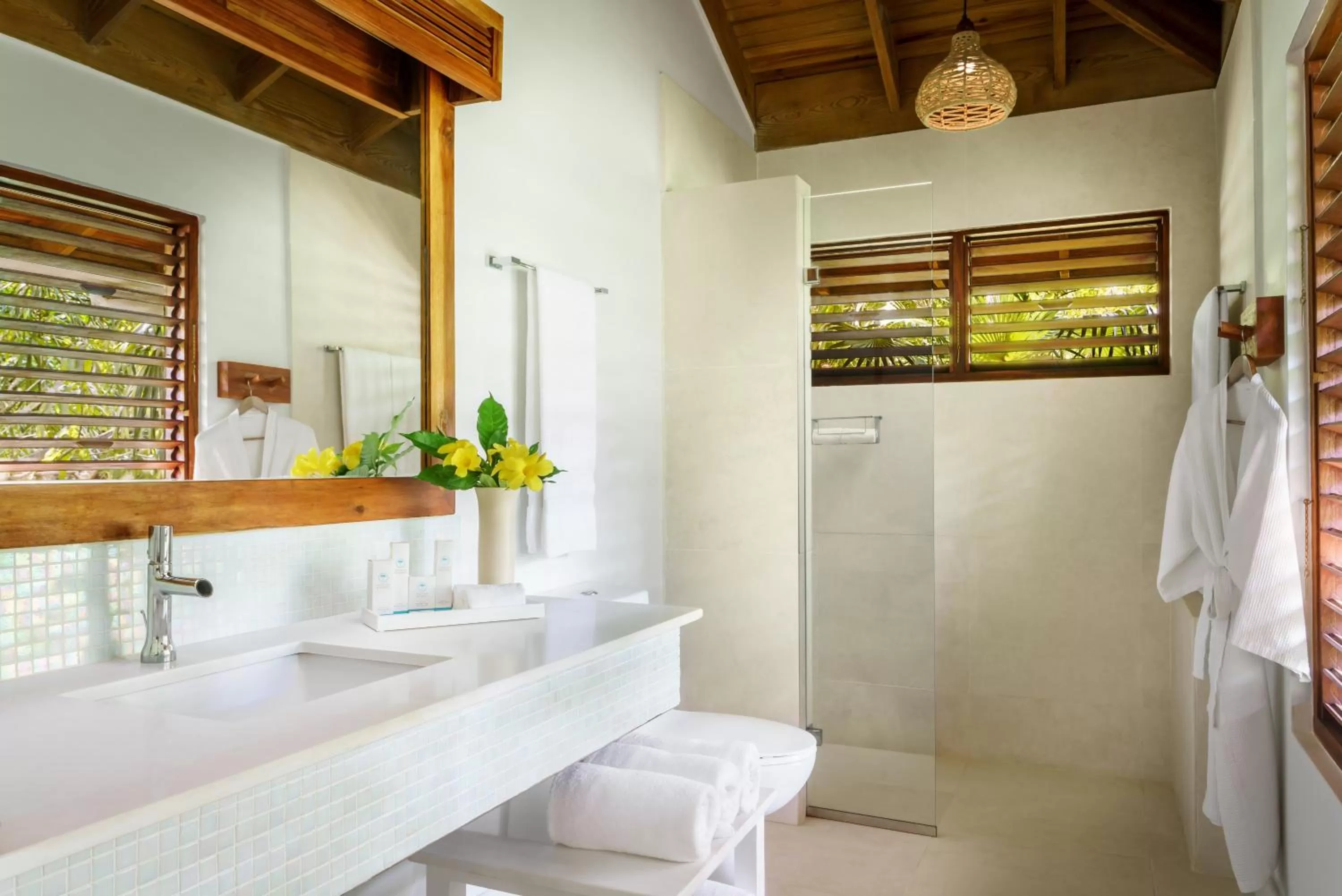 Shower in Couples Swept Away