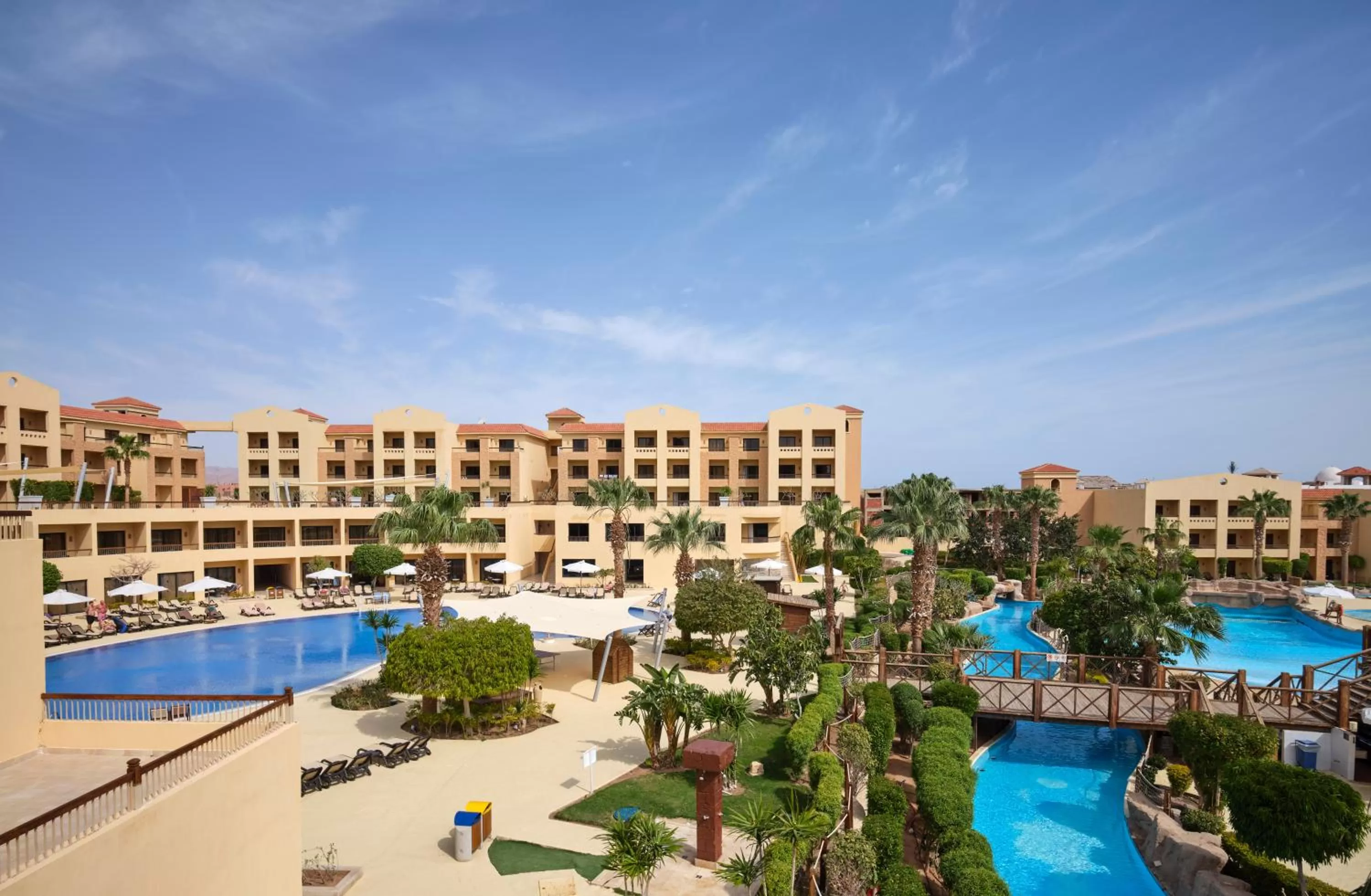 Property building in Coral Sea Aqua Club Resort