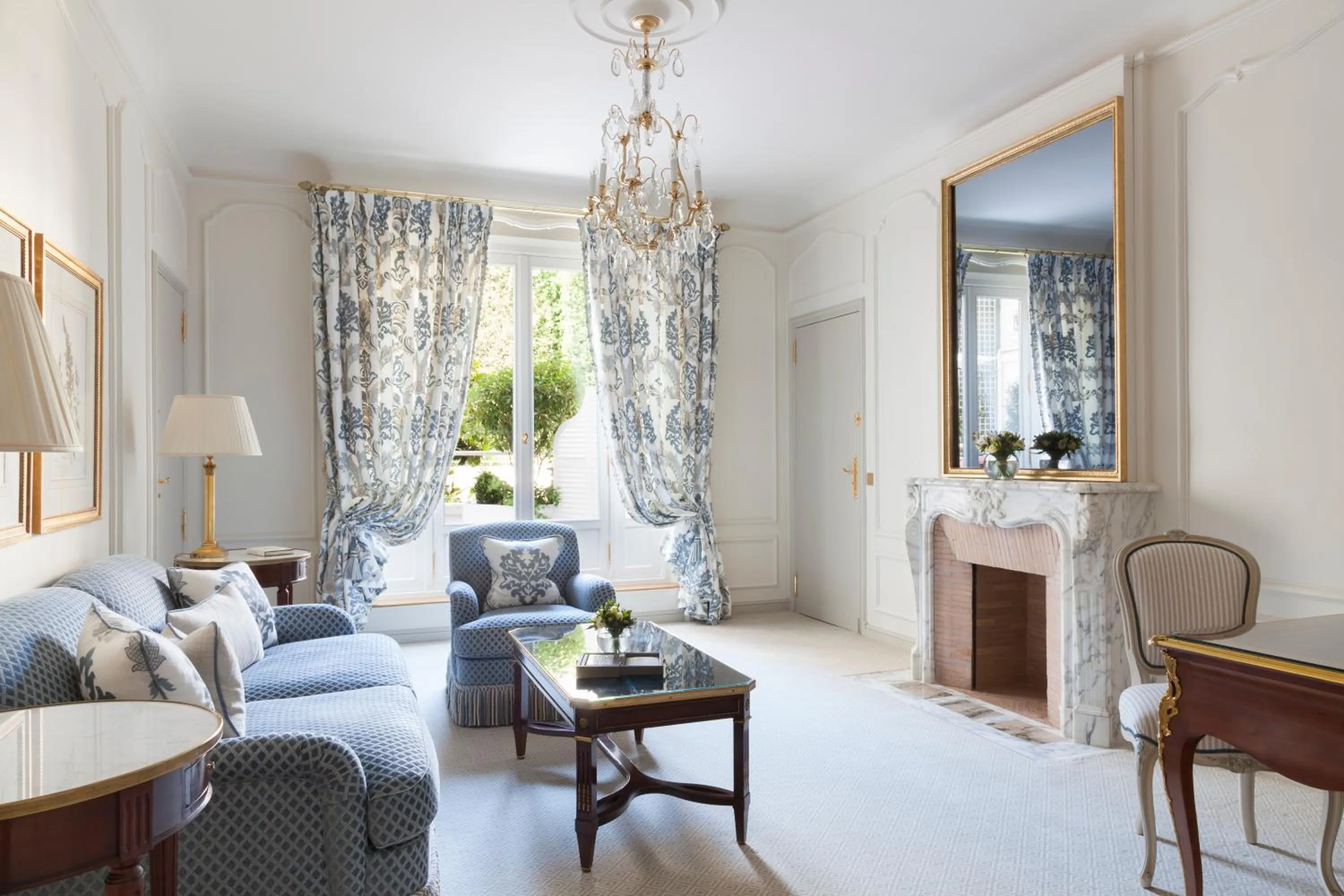 Living room in Le Bristol Paris, Oetker Hotels