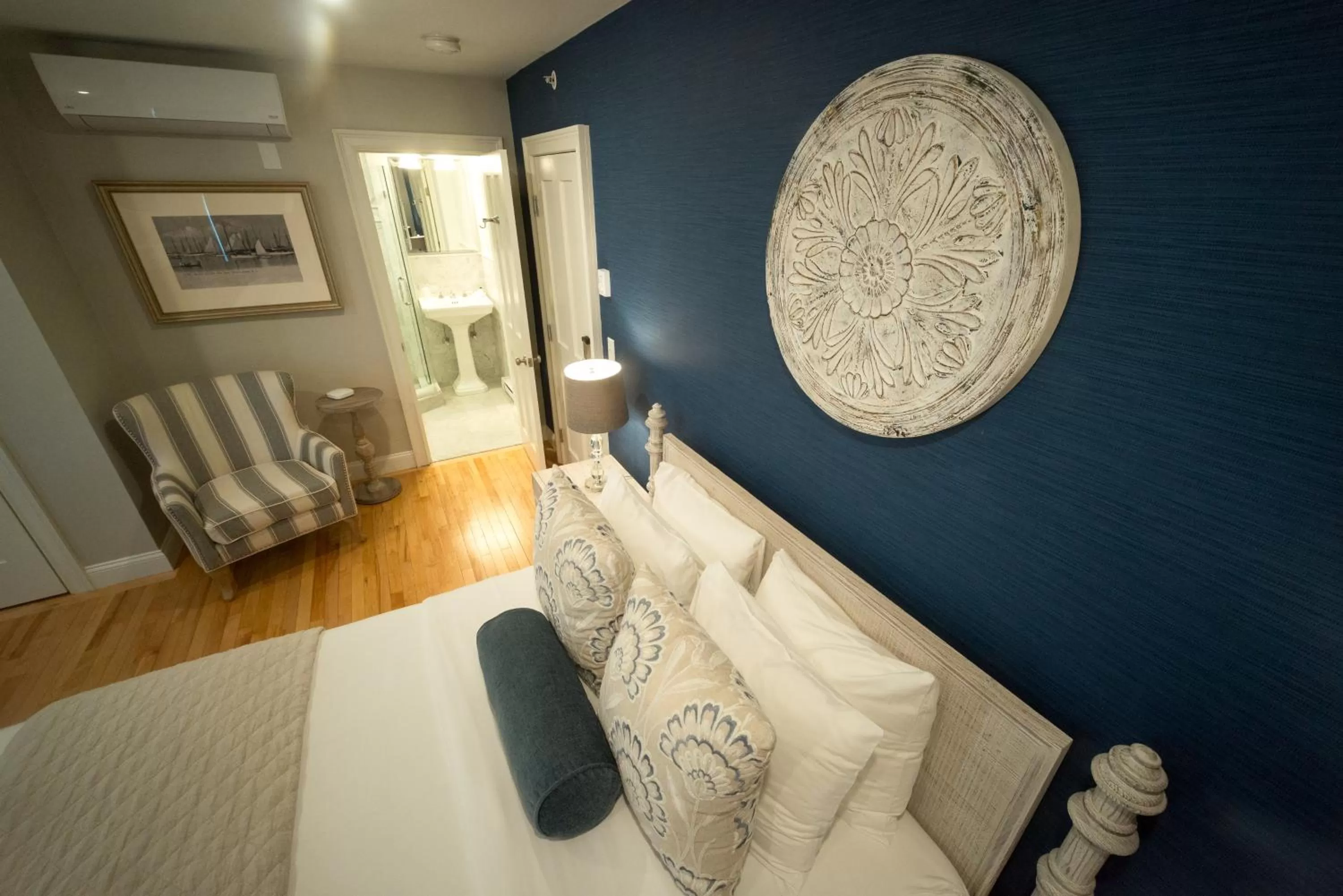 Bed in Serenity Inn Newport