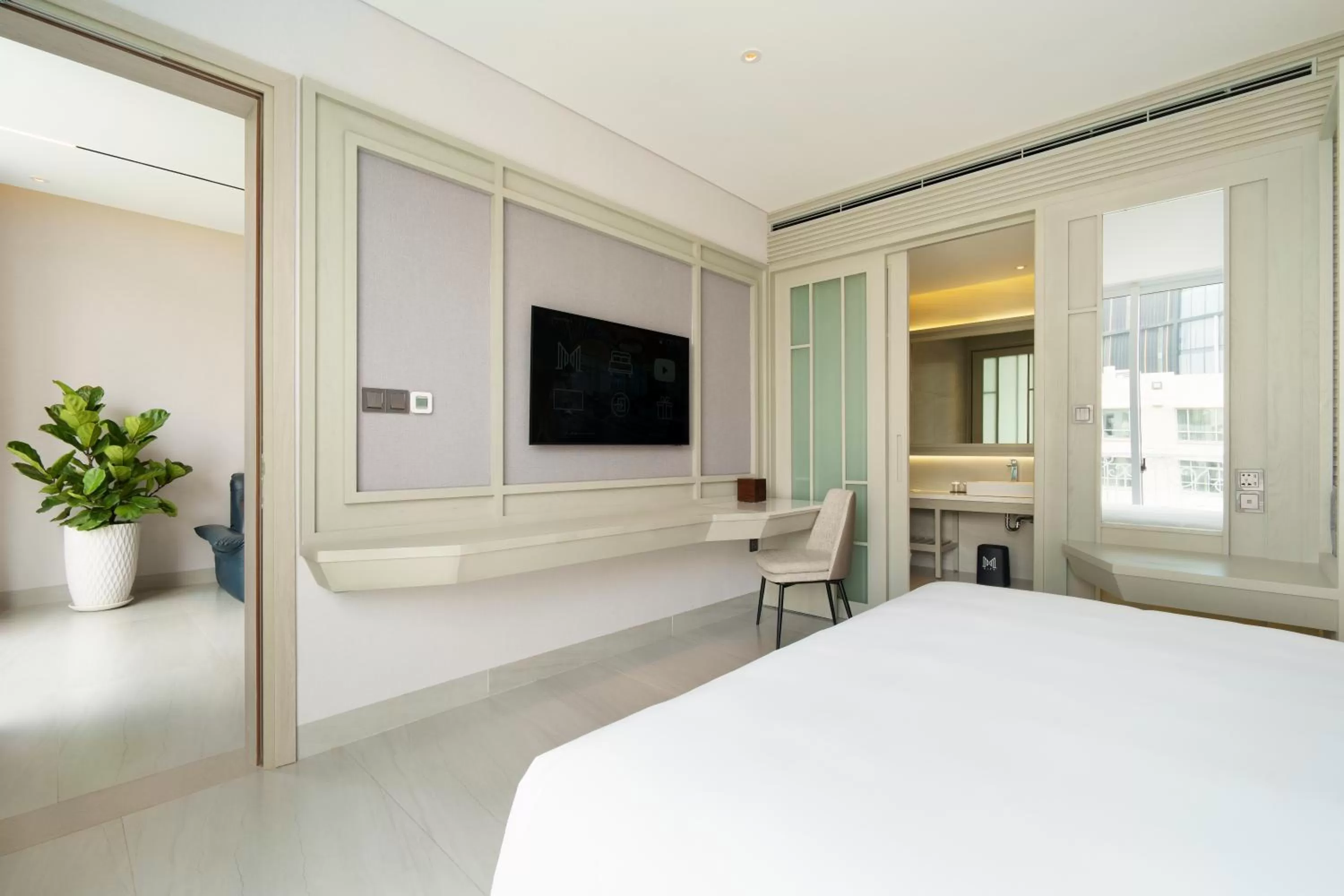 Bedroom, Bed in M City Hotel Saigon