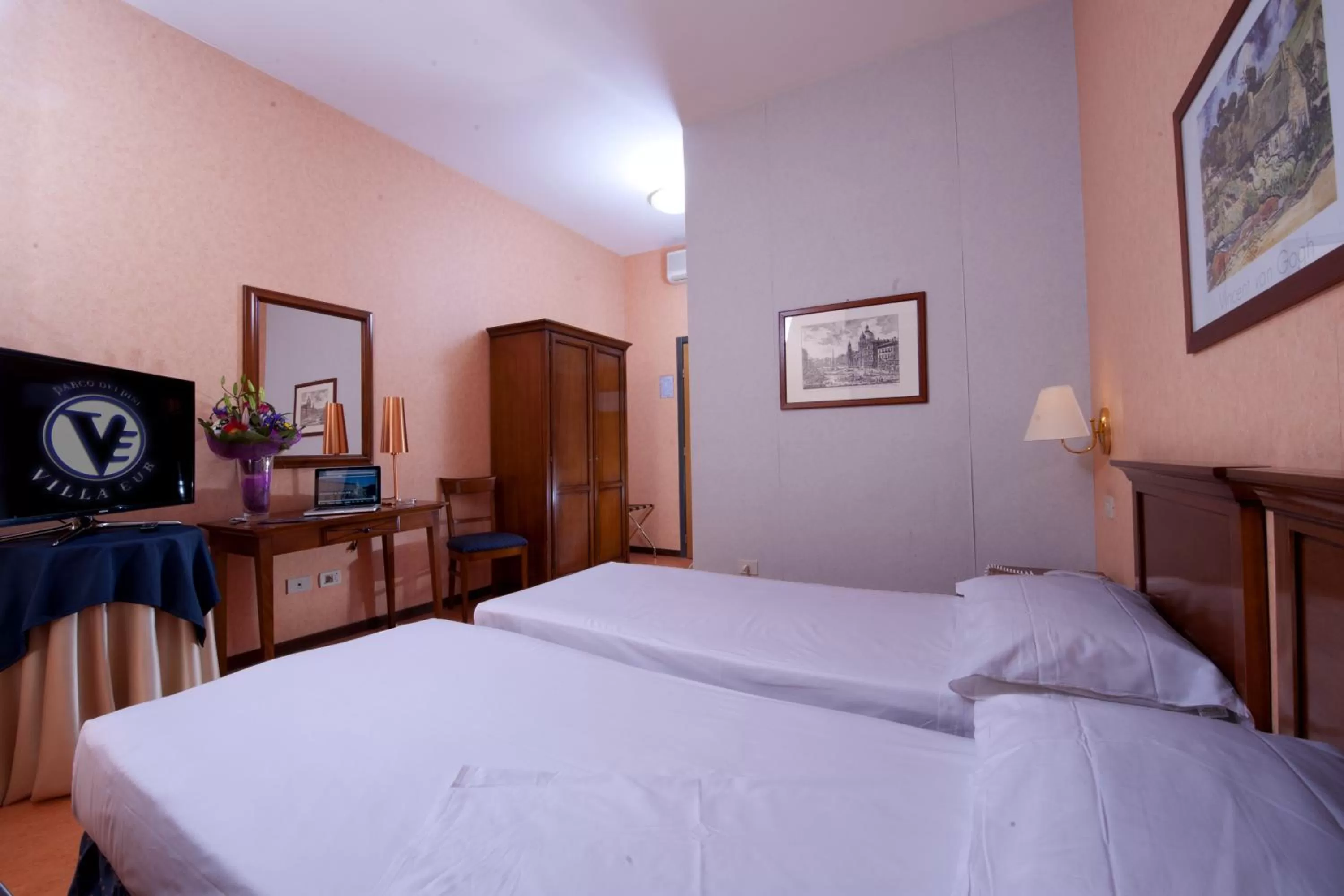 Photo of the whole room, Bed in Hotel Villa Eur