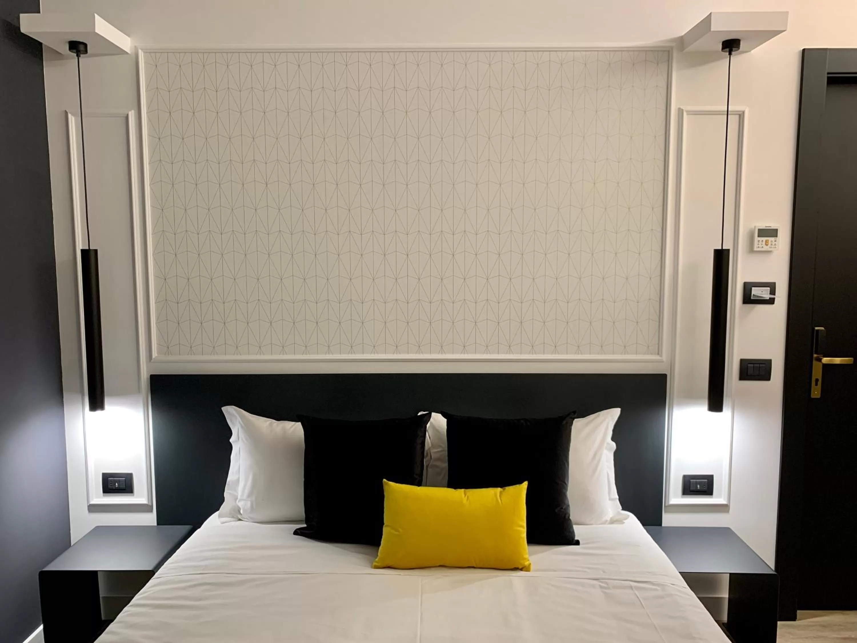 Bedroom, Bed in Toledo Boutique Rooms