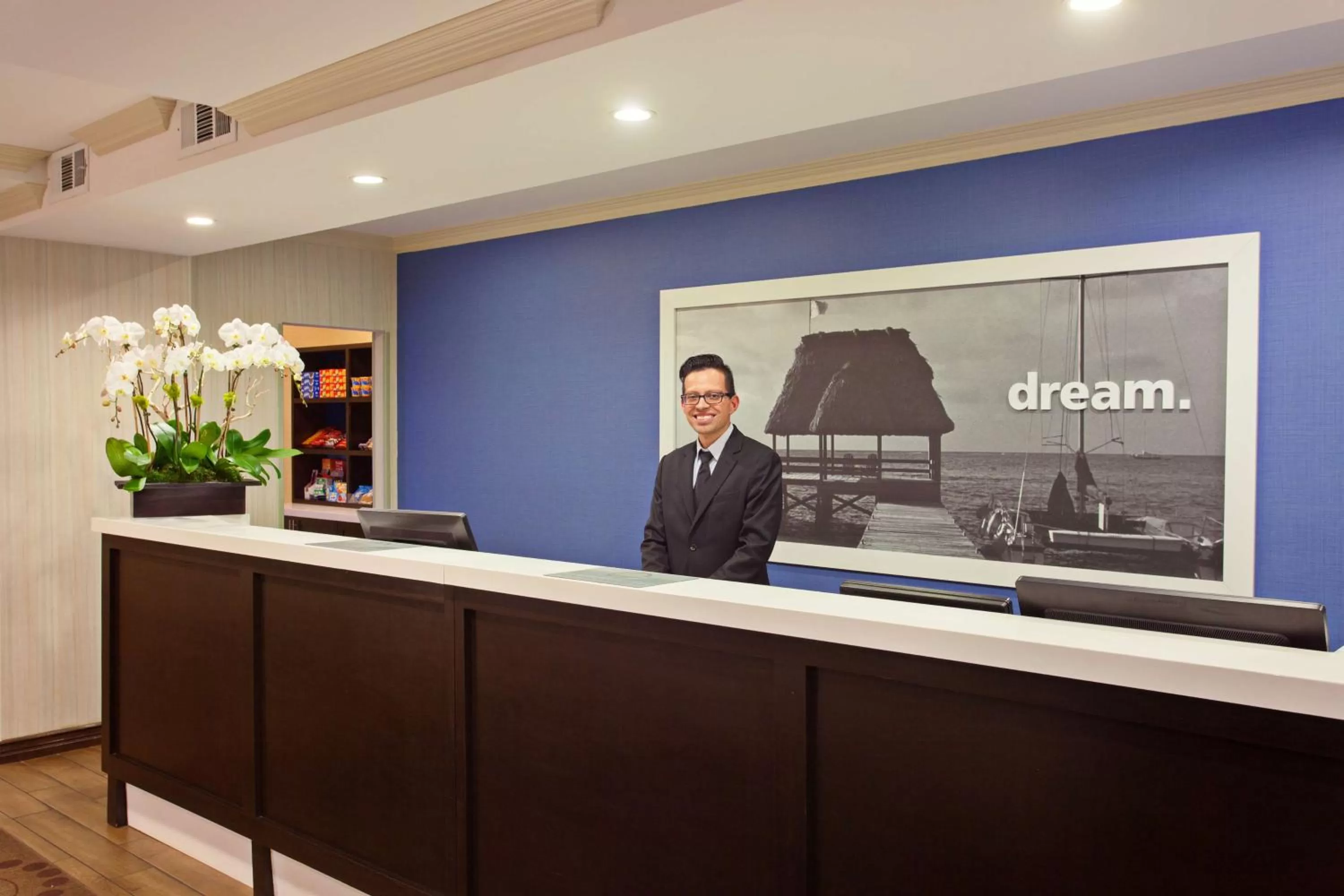 Lobby or reception in Hampton Inn Los Angeles Int'l Airport/Hawthorne