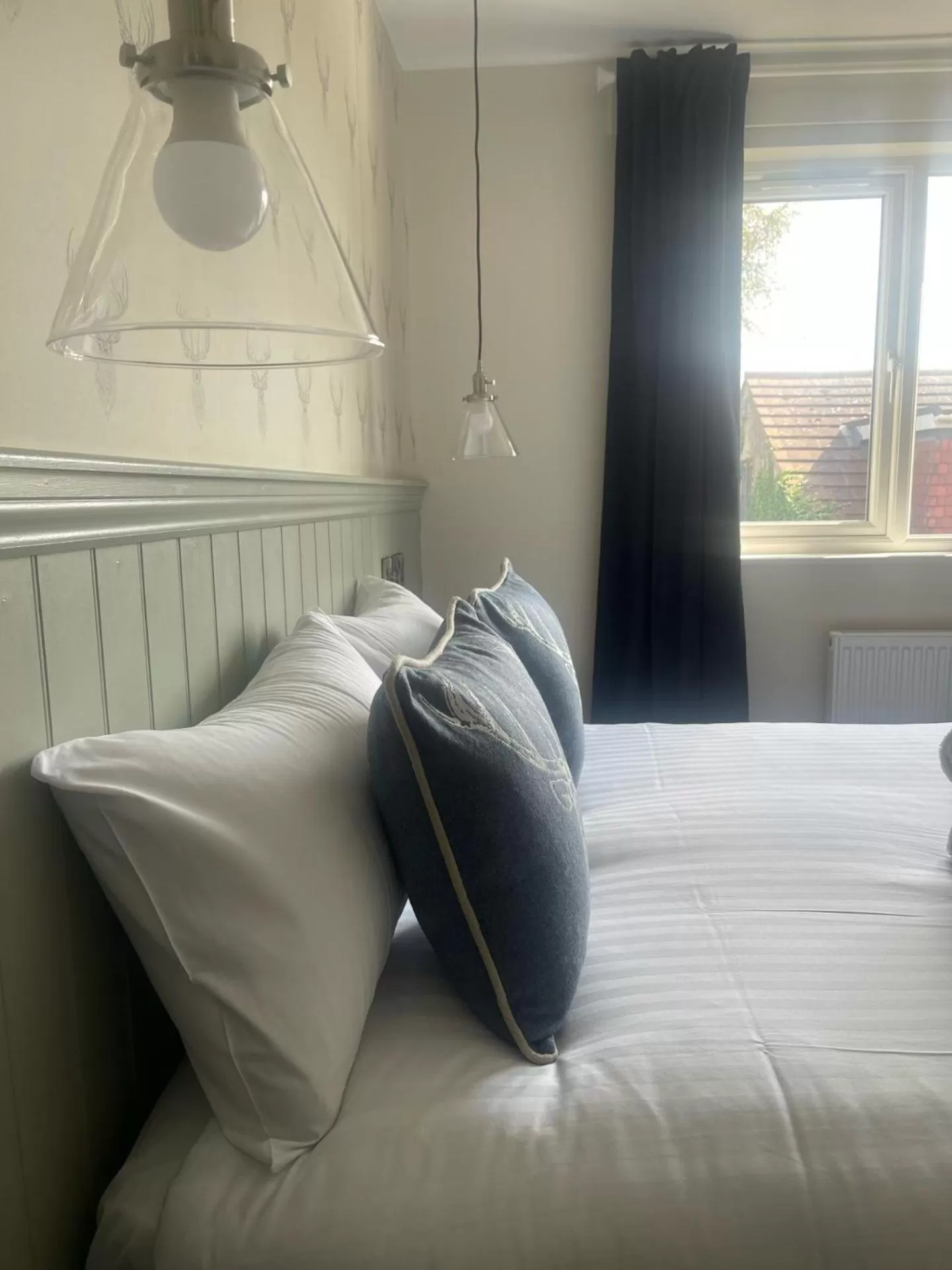 Bed in The Horseshoe & Castle