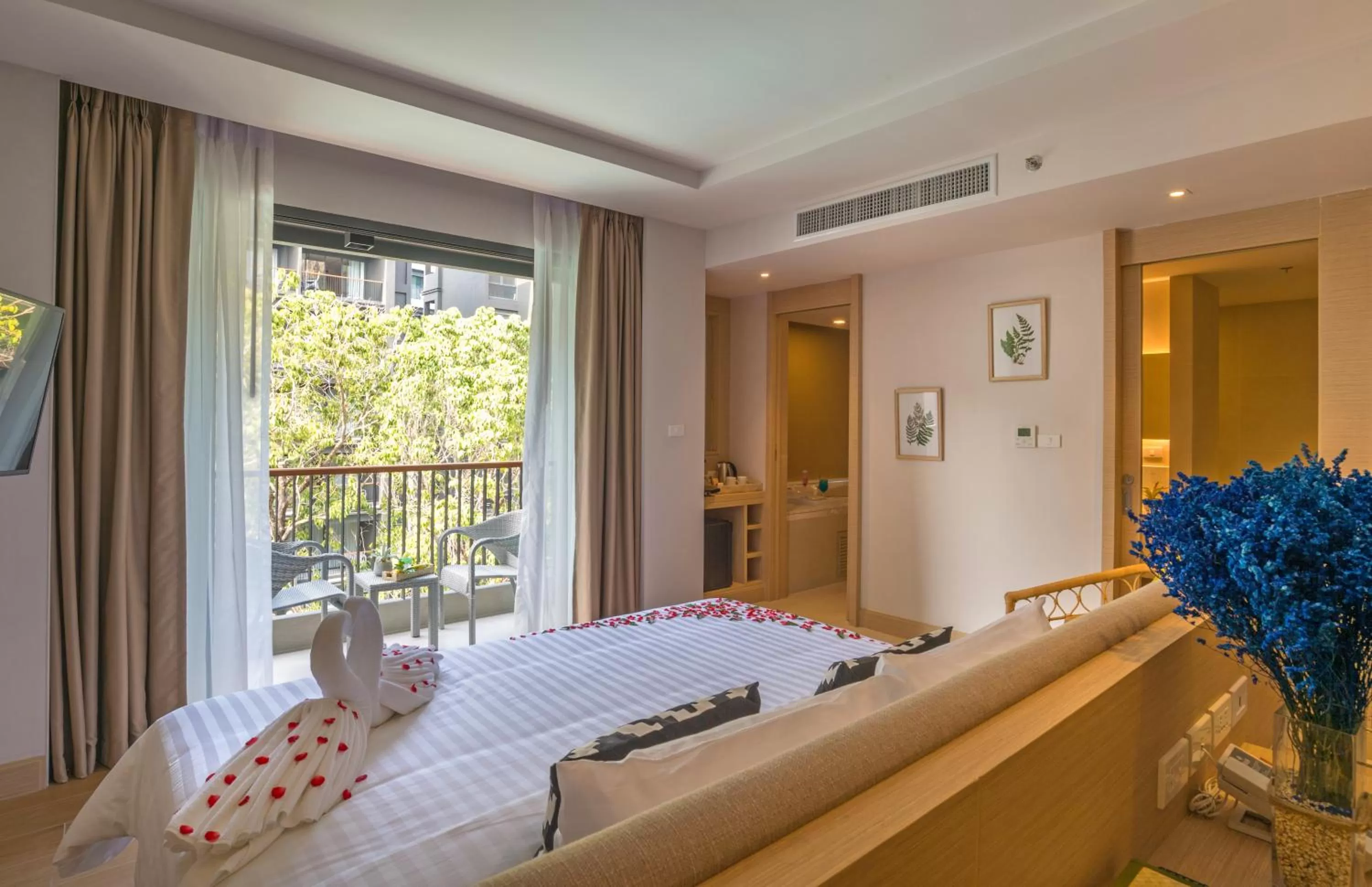 Balcony/Terrace, Bed in Panan Krabi Resort