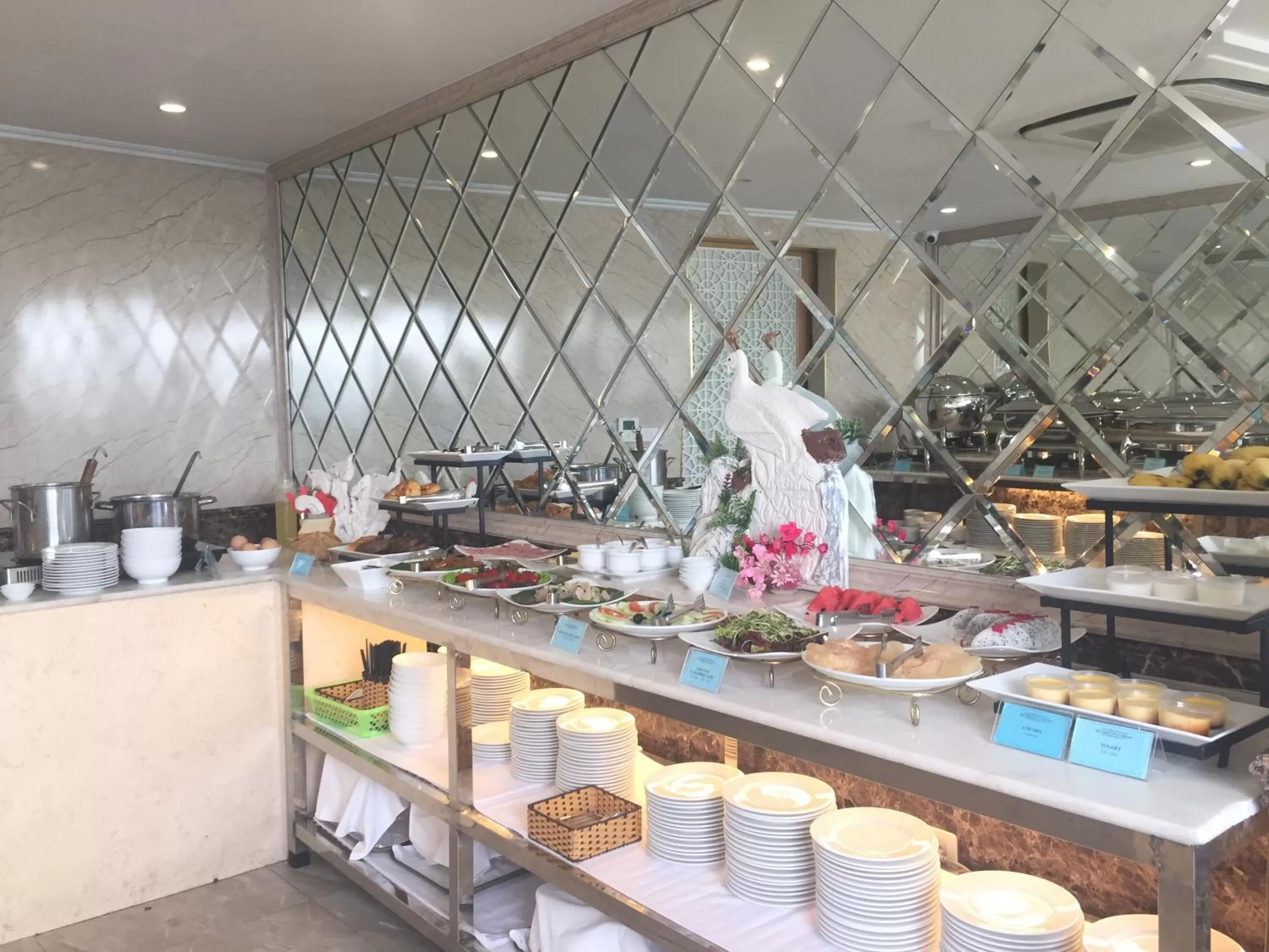 Breakfast, Food in Silk Queen Hotel