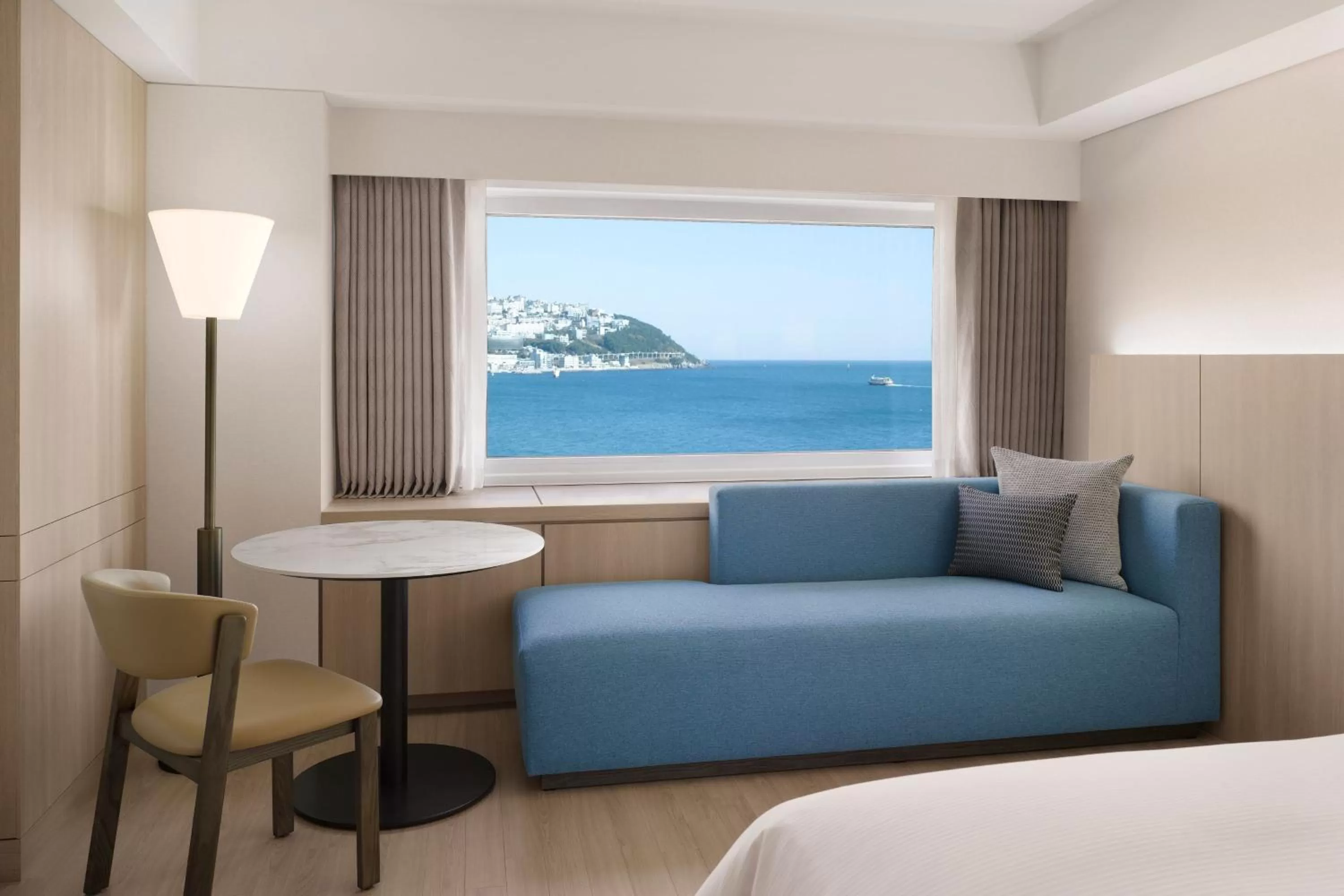Beach, Bed in The Westin Josun Busan