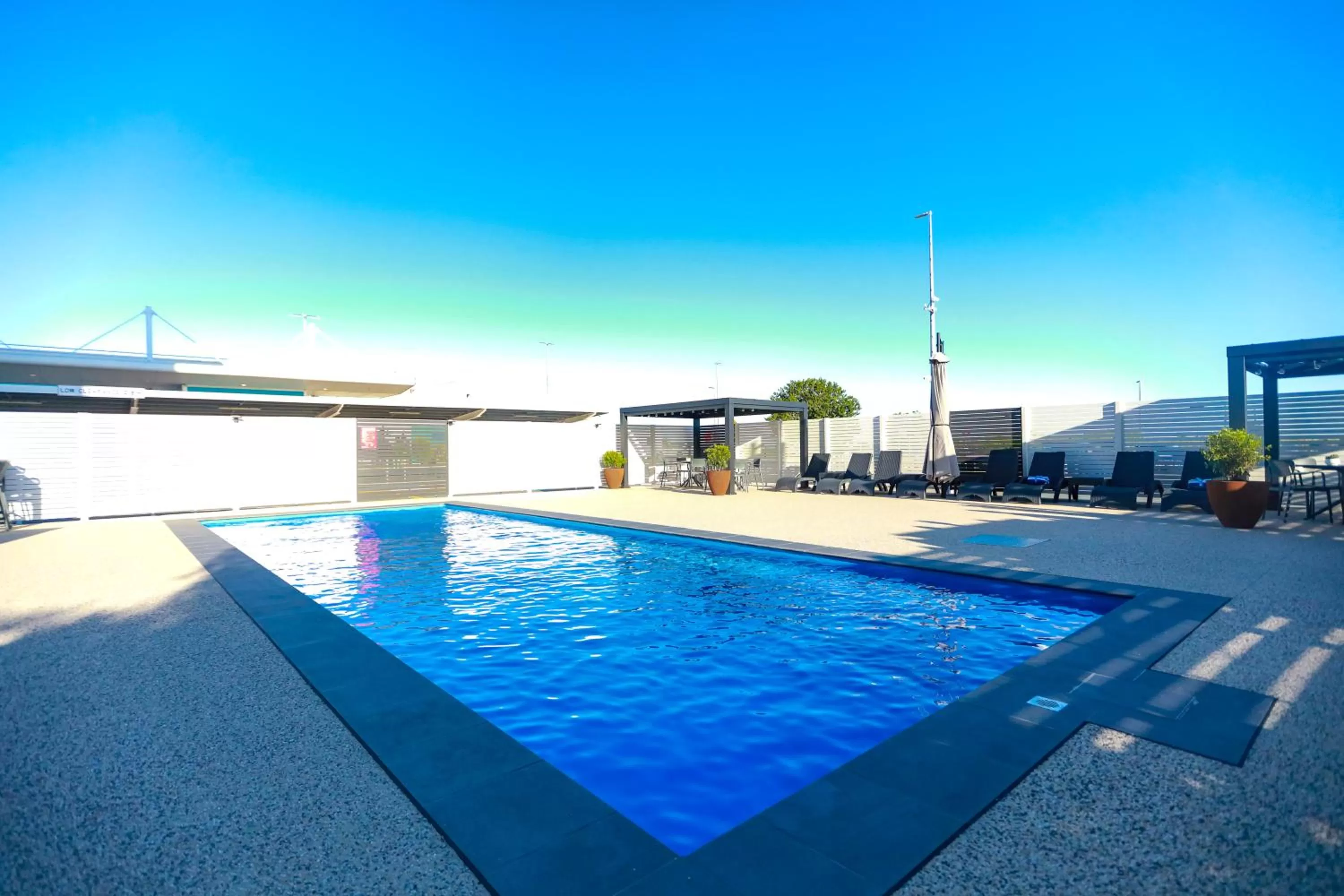 Swimming pool in Ibis Mackay