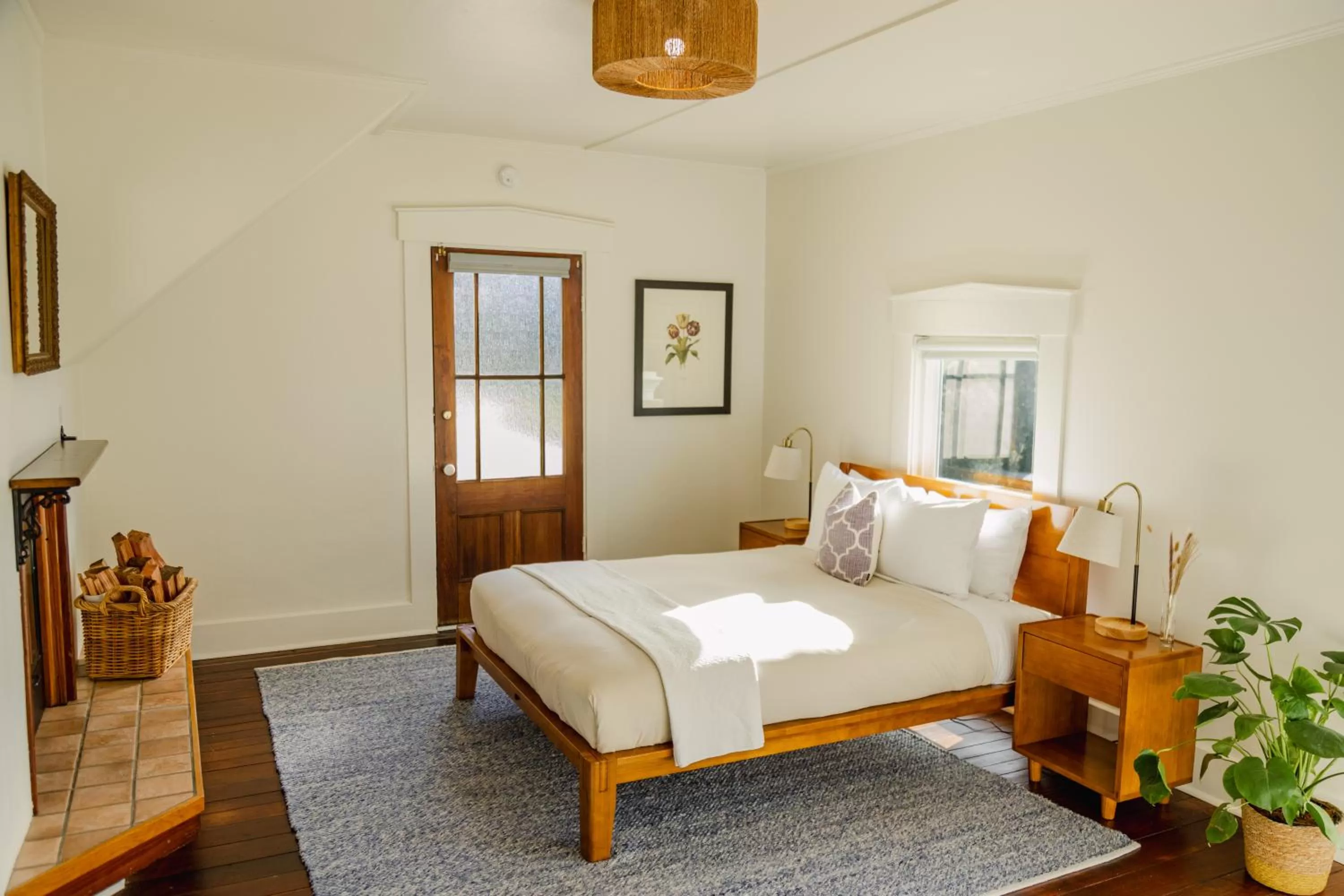 Bed in SCP Mendocino Inn and Farm