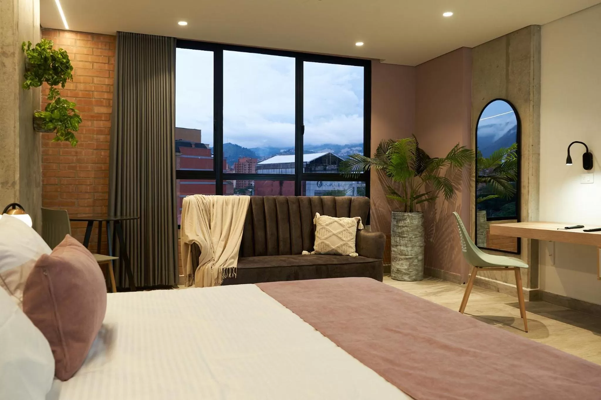 Photo of the whole room, Bed in Eutopiq Hotel