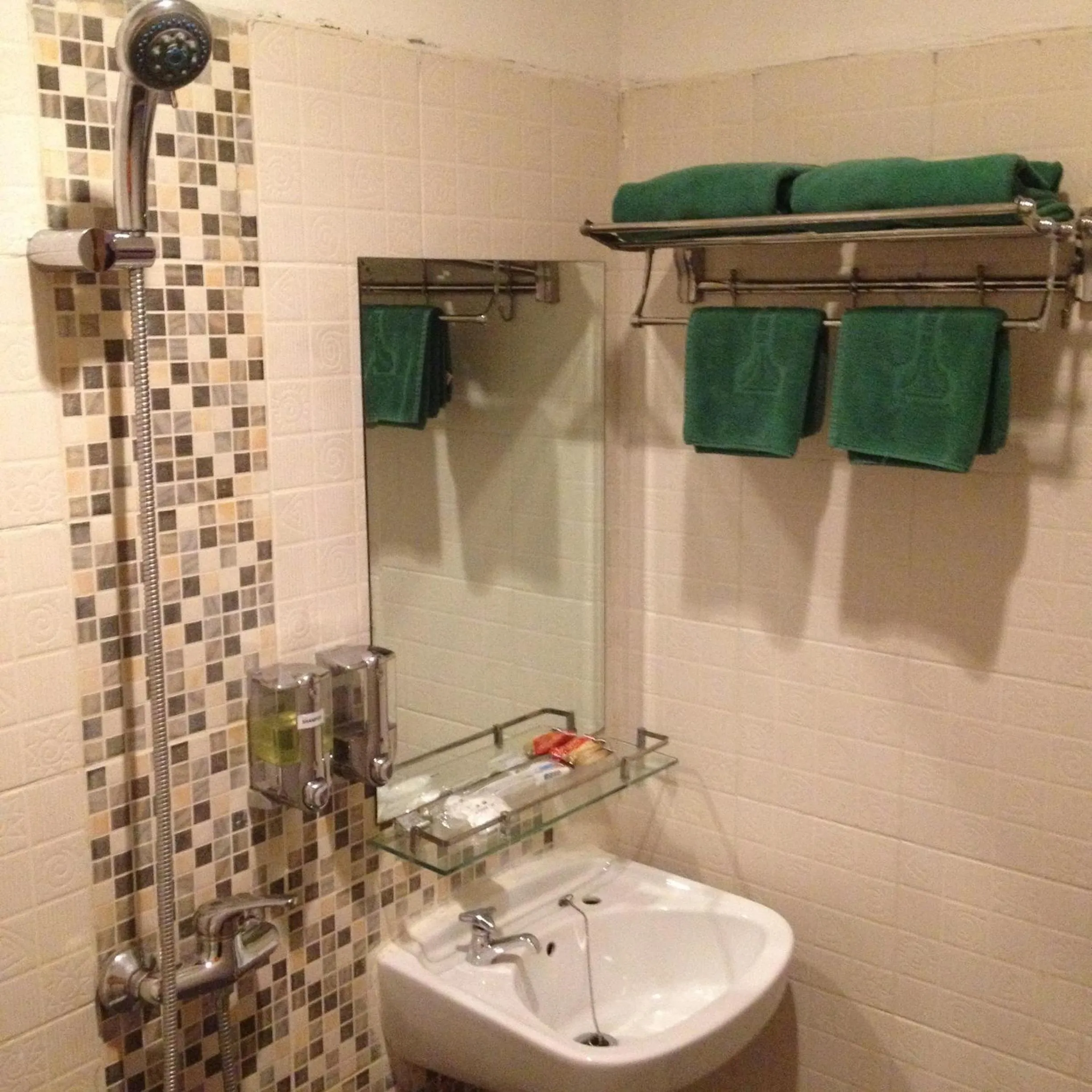 Bathroom in Twins Hotel