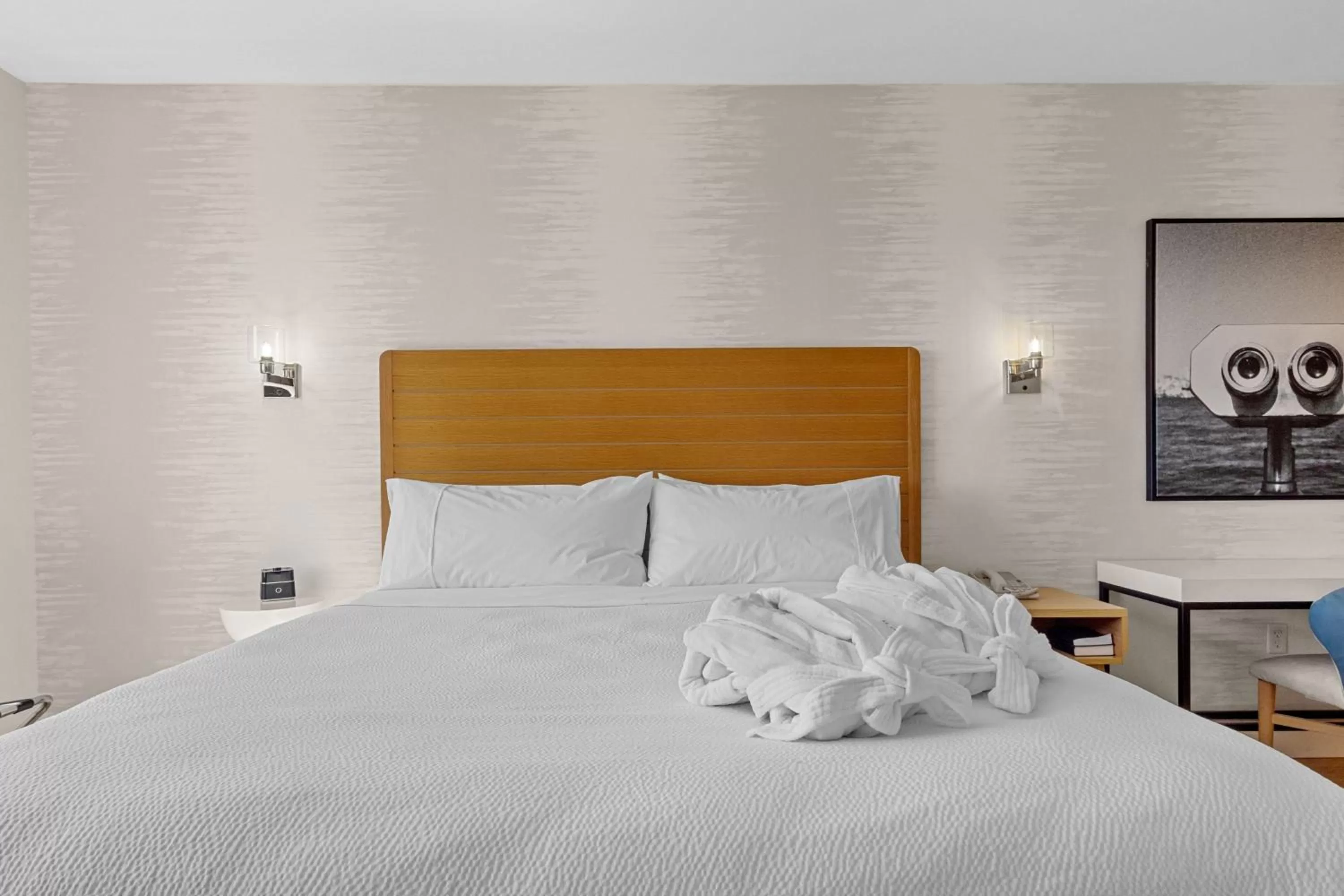 Photo of the whole room, Bed in Four Points by Sheraton Punta Gorda Harborside