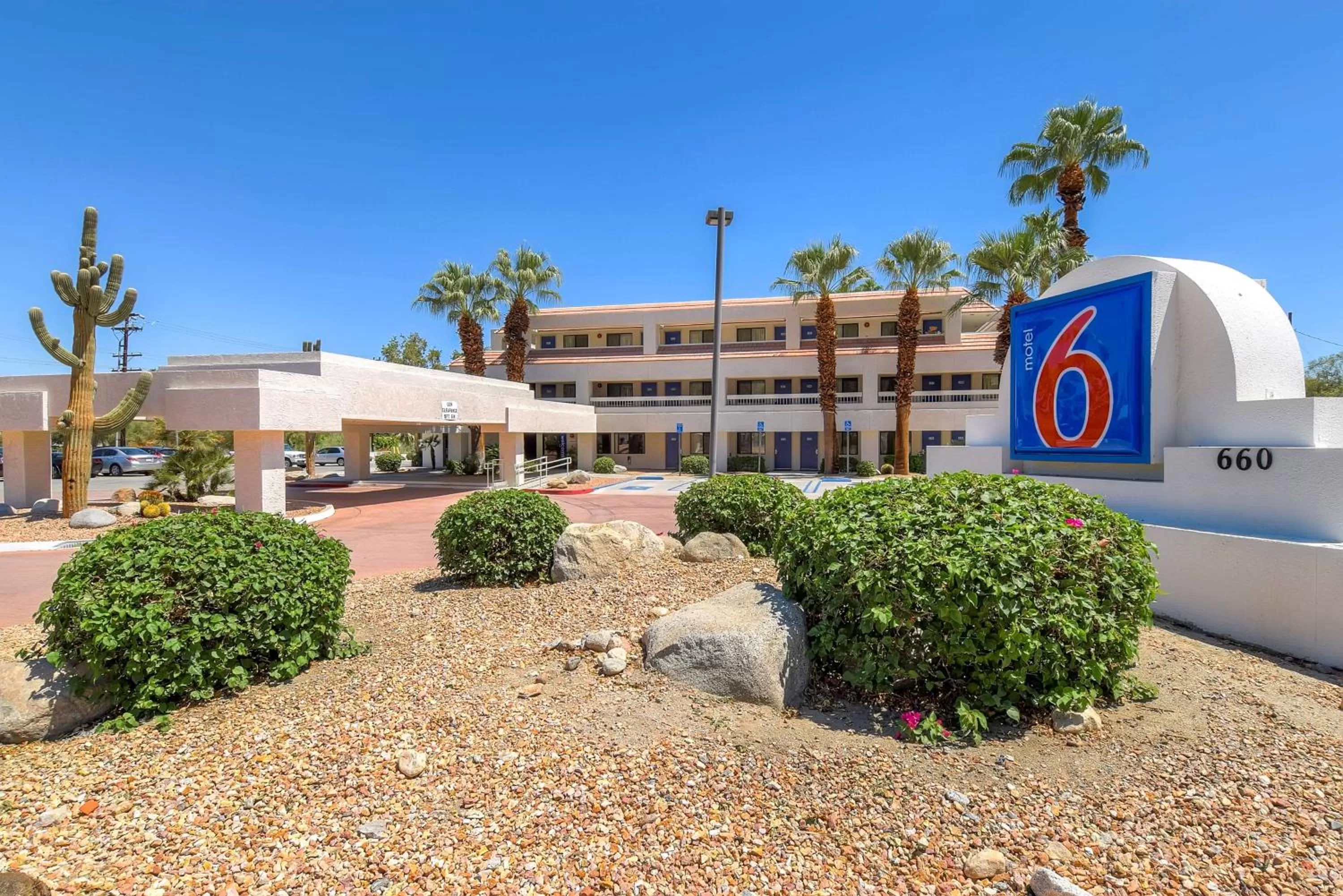 Property building in Motel 6-Palm Springs, CA - Downtown