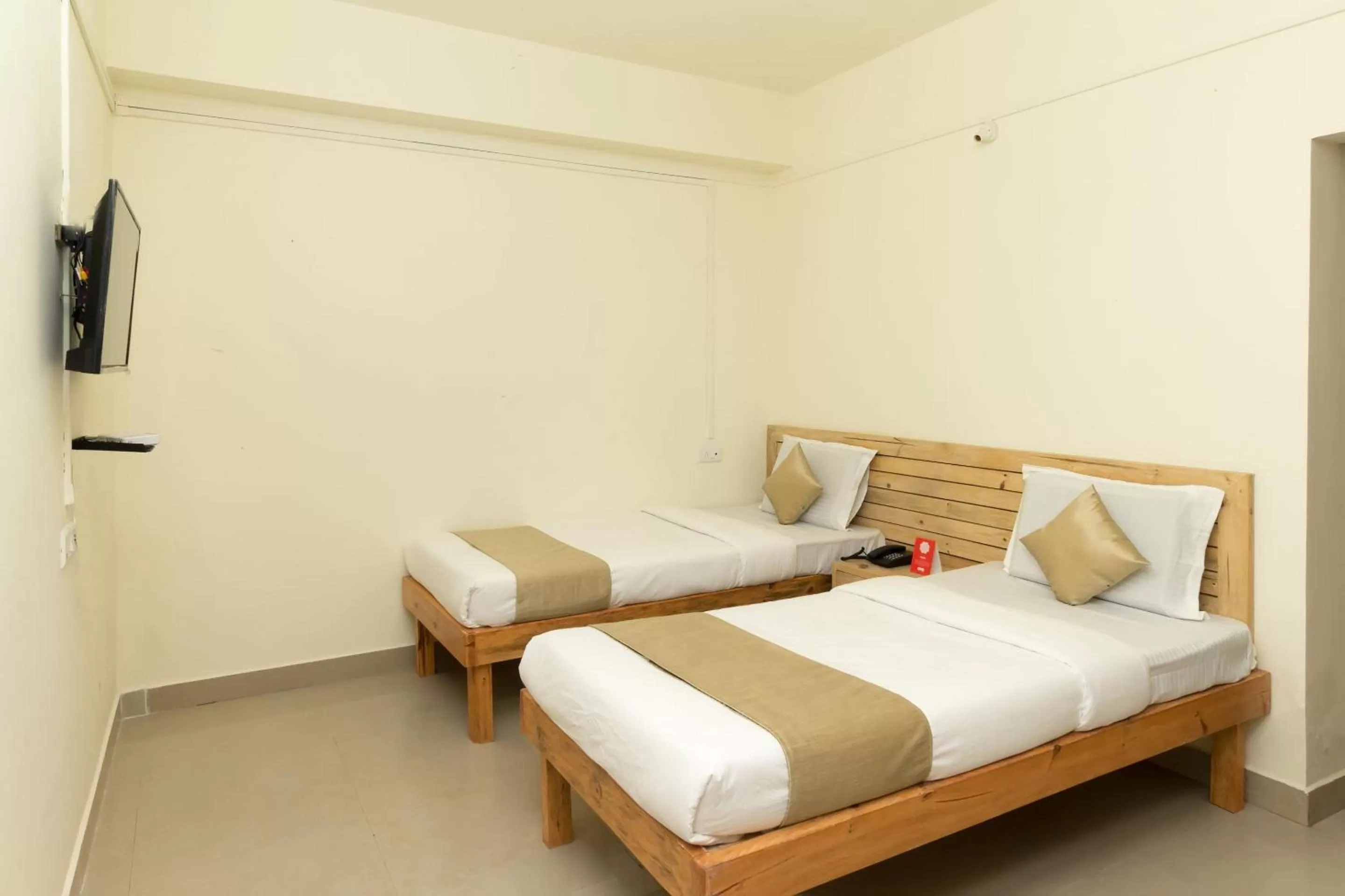 Bed in Hotel Travellers INN