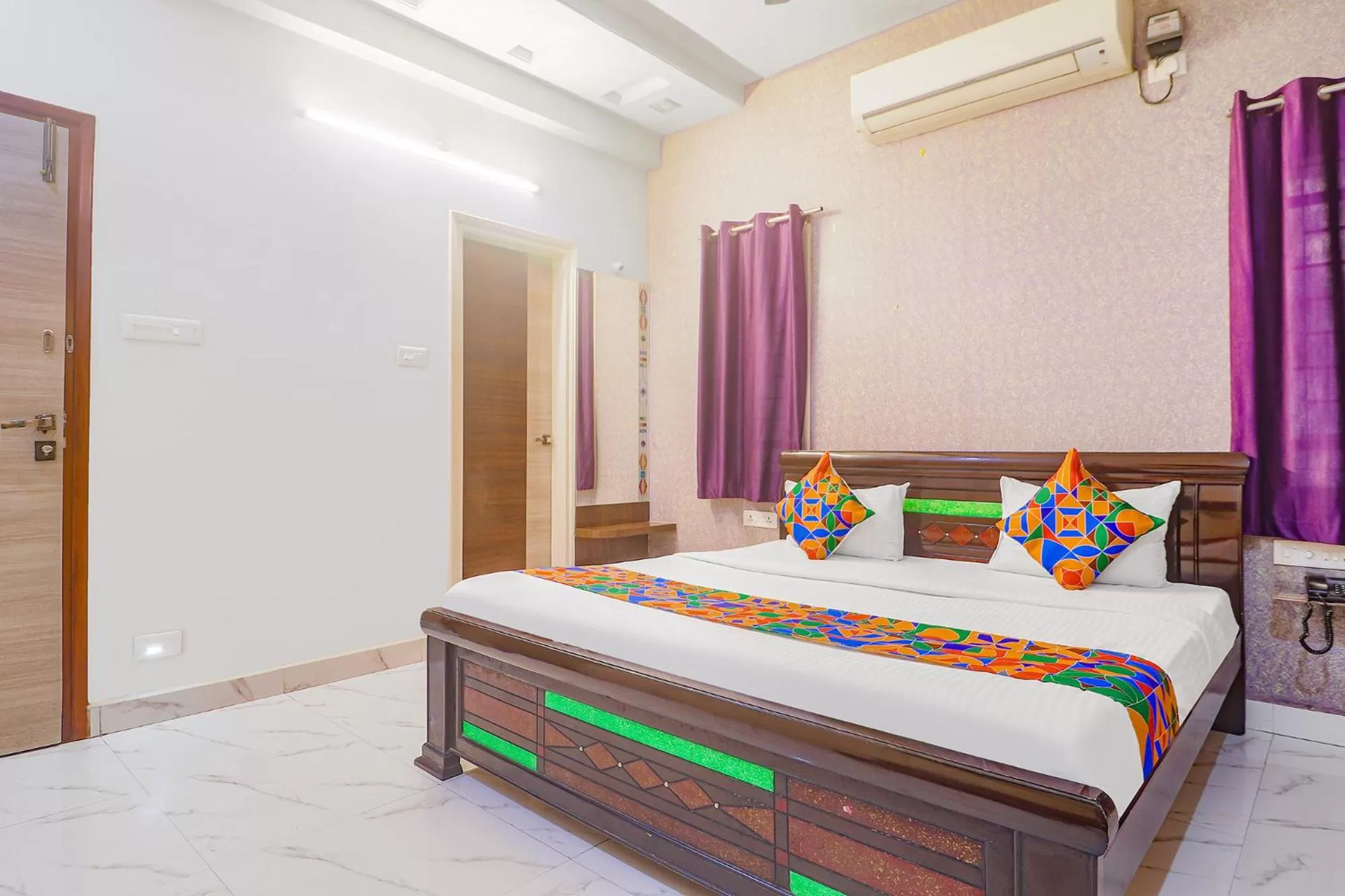 Photo of the whole room, Bed in FabHotel Golden Gate - Nr Hitech City