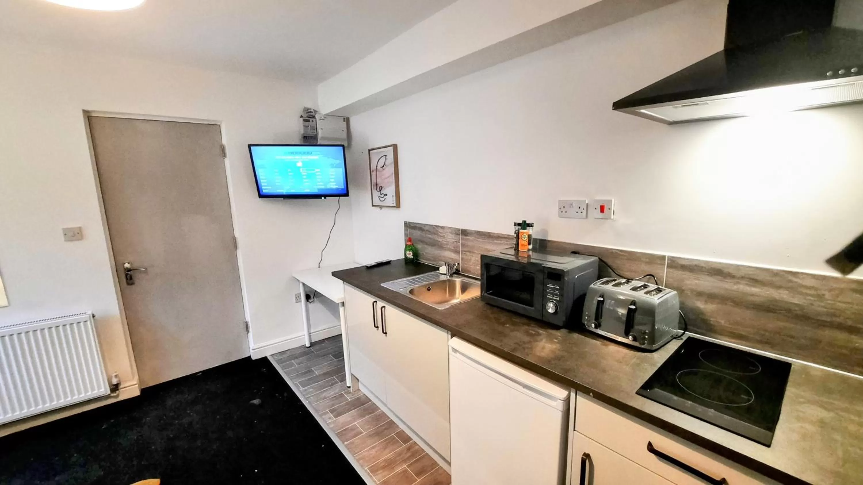 TV and multimedia, Kitchen/Kitchenette in Burford Road - Stay. Sleep. Rest.