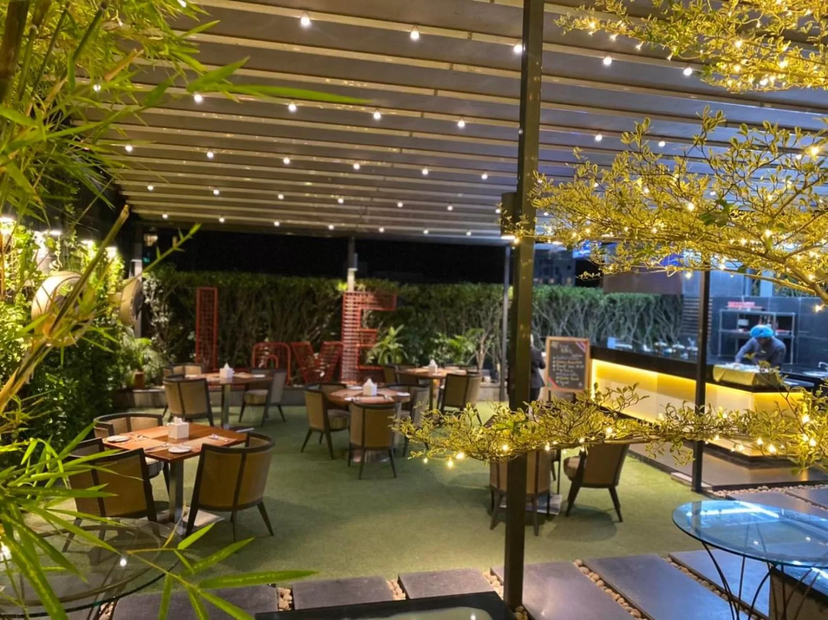 Restaurant/places to eat in Crowne Plaza Dhaka Gulshan by IHG