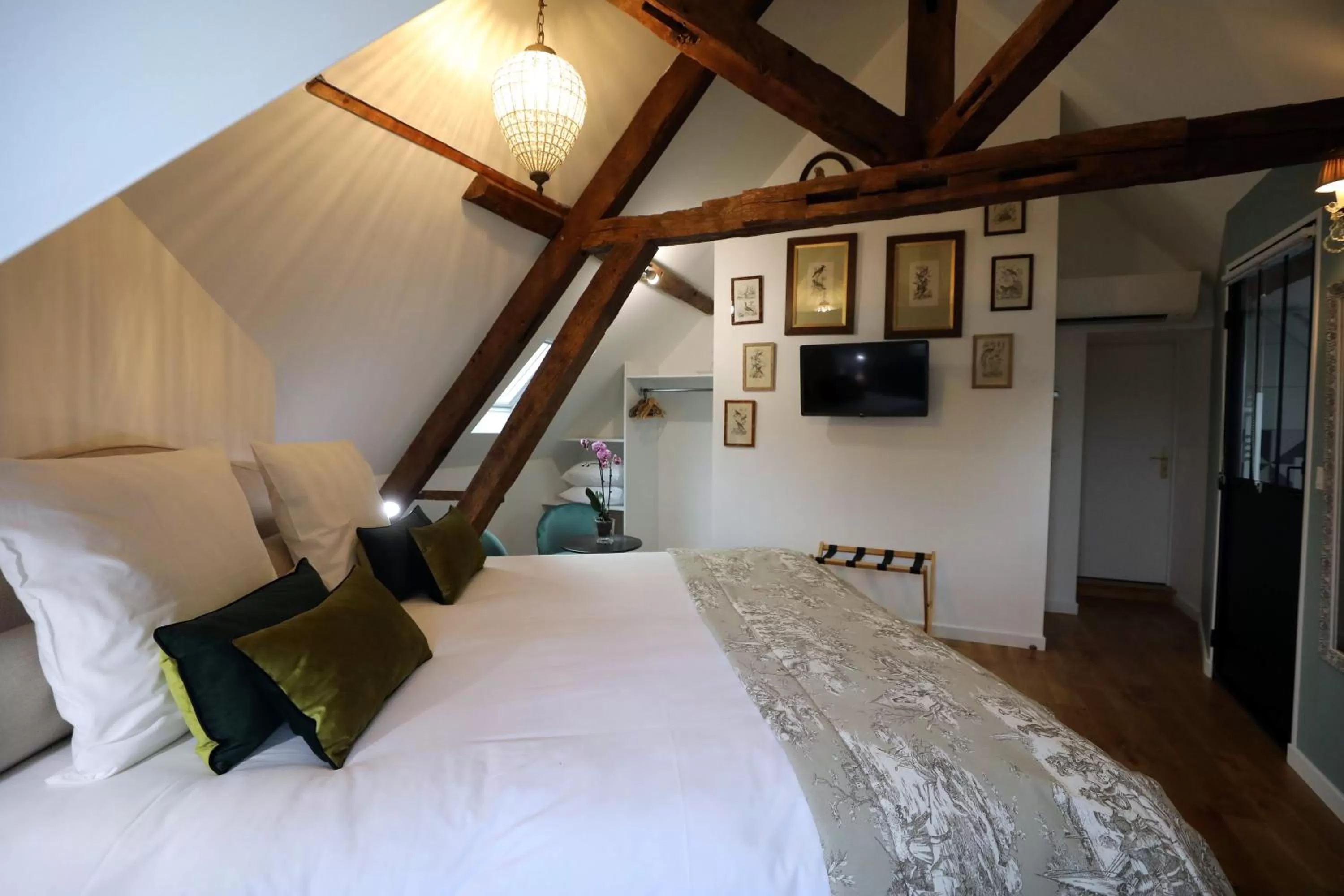 Bed in Au Jeu de Paume