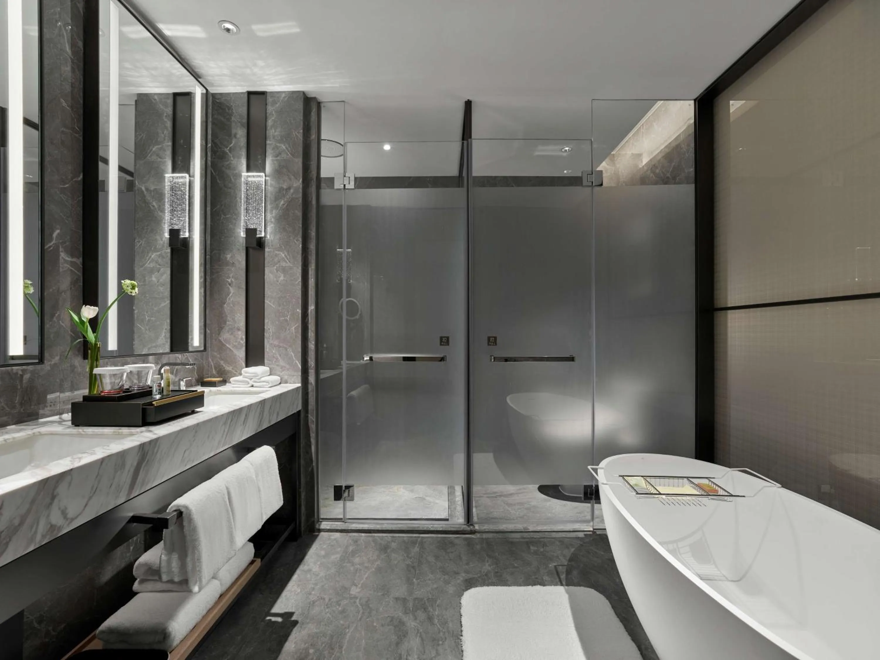 Bathroom in DoubleTree by Hilton Chengdu Riverside - Close to Panda Base and Chengdu East Railway